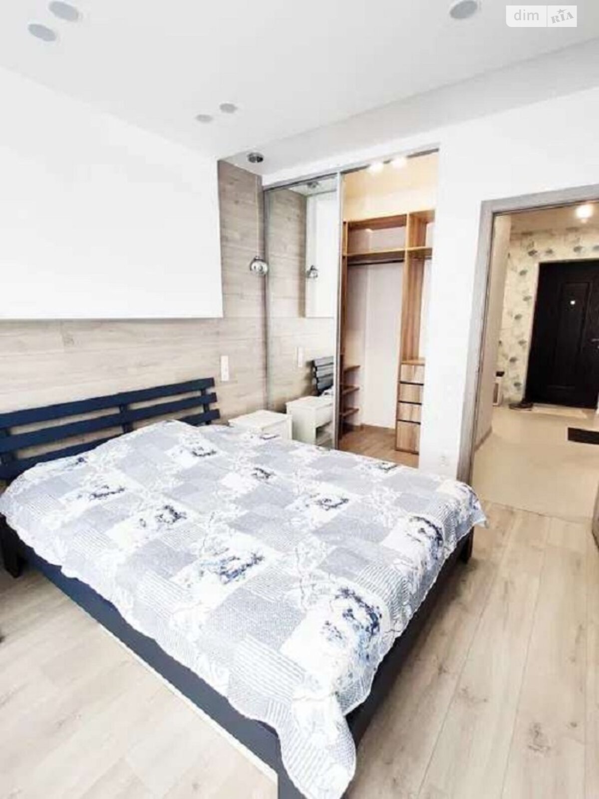 Bright and cozy 1-bedroom apartment with designer renovation in Warsaw Residential Complex