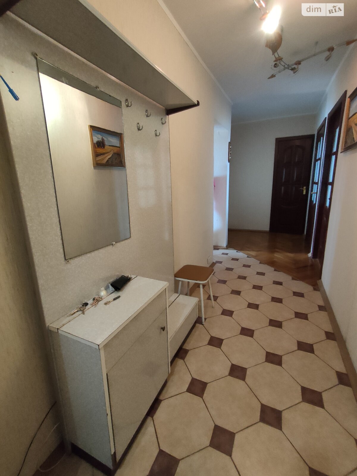 3-Room Apartment in Svyatoshin District, Yuzhnaya Borshchagovka