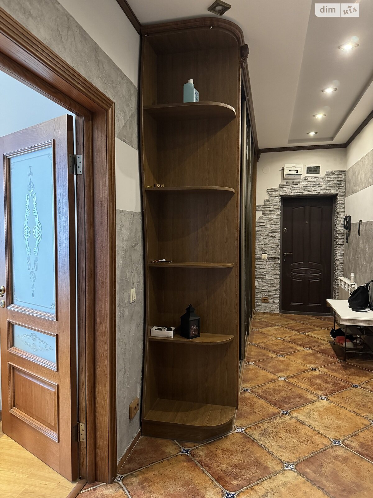 Spacious 3-room apartment in Sakura residential complex with closed yard