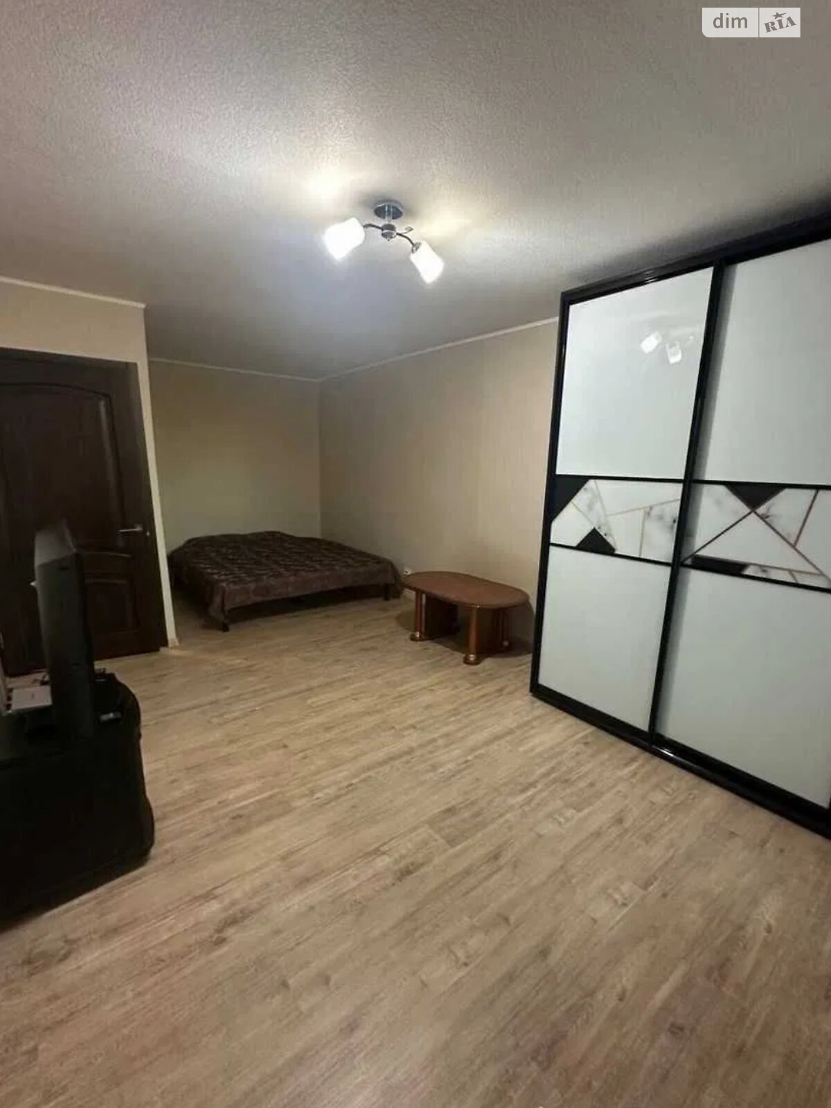 Modern Apartment with Functional Design and Comfortable Amenities