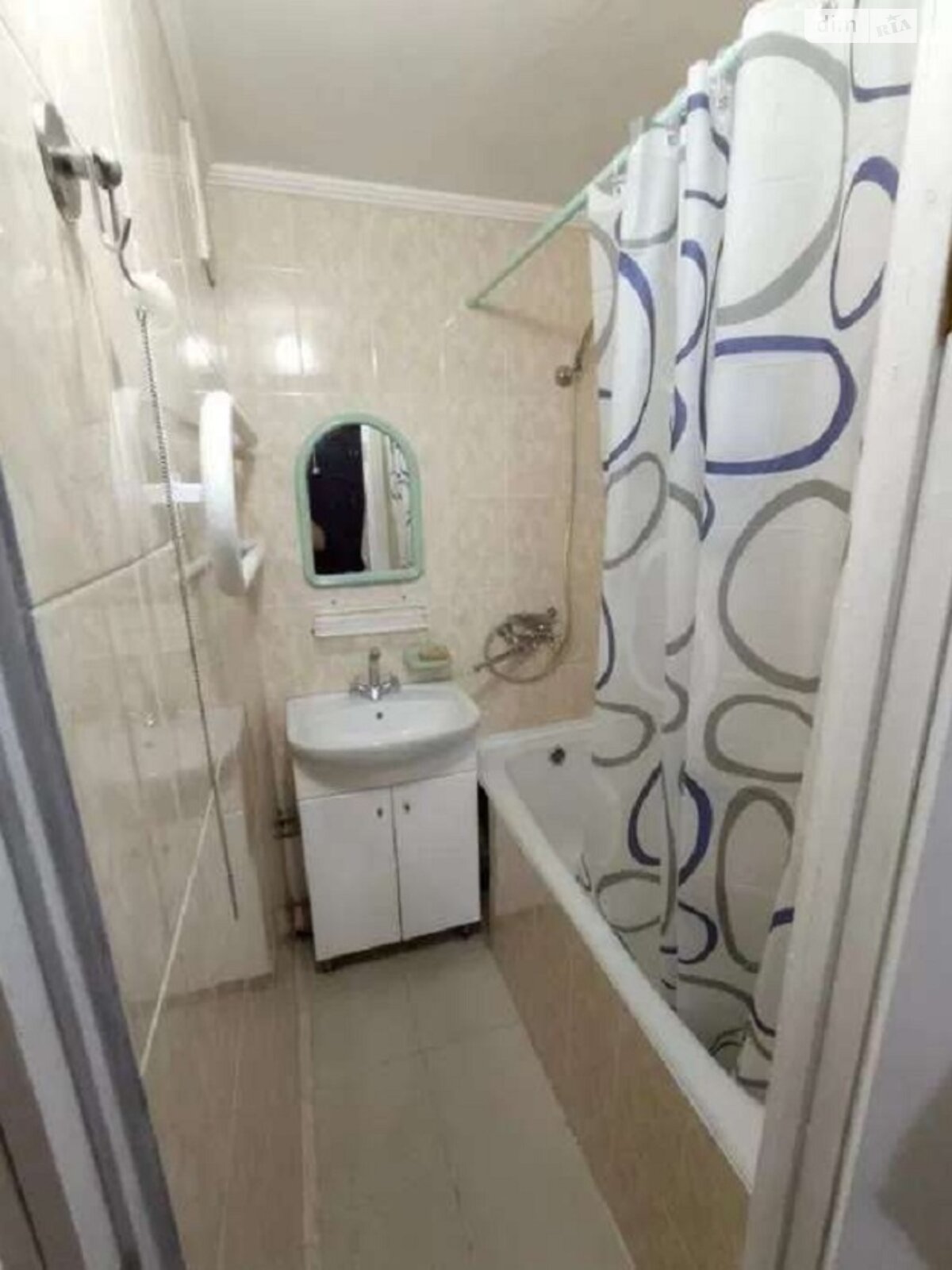 One-bedroom apartment near Olimpiyska Metro, Batiyeva Hora district