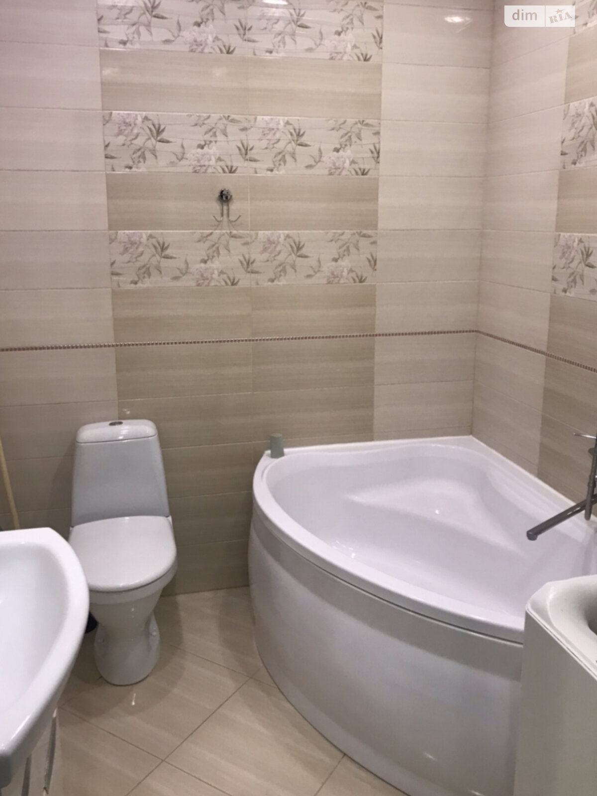 2-Room Apartment in Club-Type House with Parking and Individual Heating