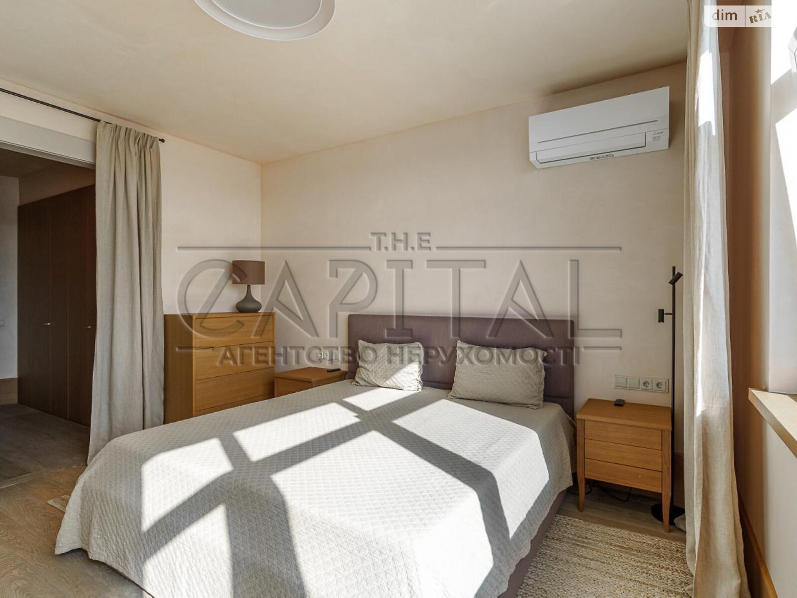 View apartment in Rusanovskaya Harbor residential complex with a view of the Dnieper