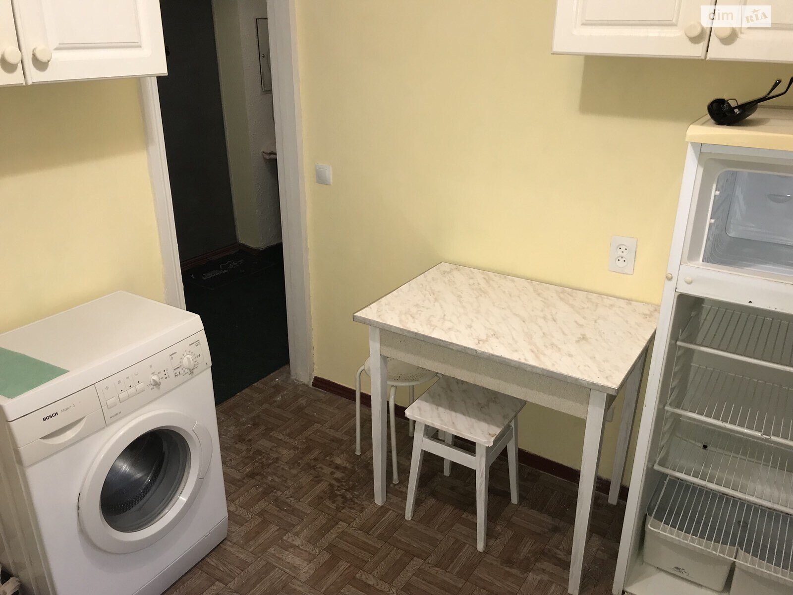1-Room Apartment near Boryspilska Metro, Renovated
