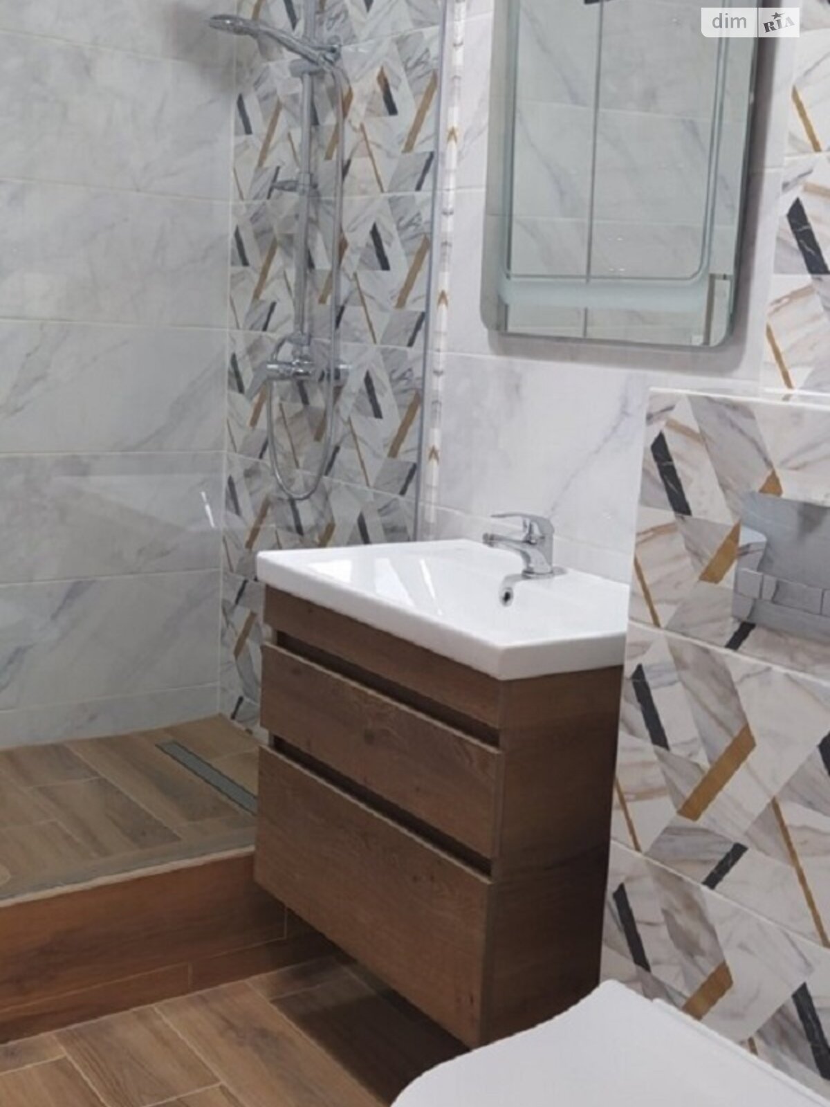 1-Room Apartment on Velichkovskogo Street, 4th Floor, West-Facing Windows