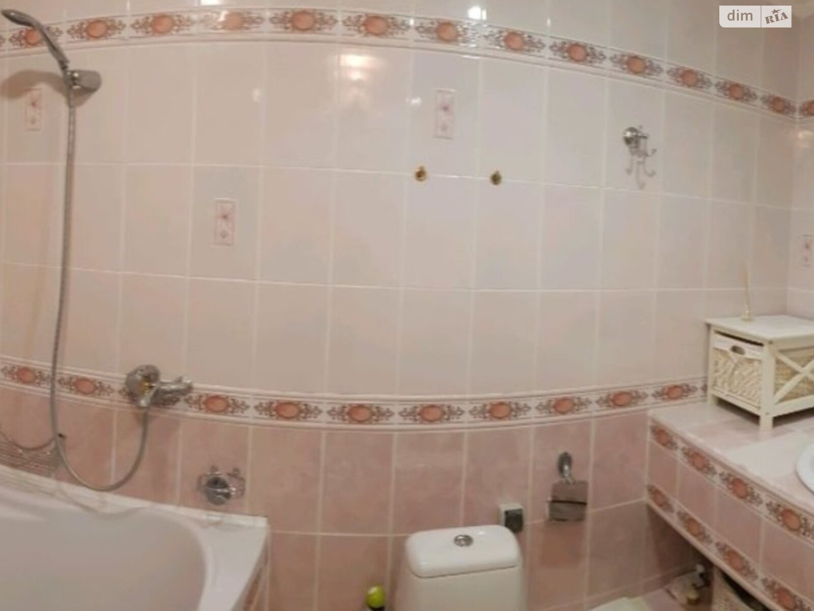 Spacious 2-Room Apartment on B. Khmelnitsky Street, Comfortable and Fully Furnished