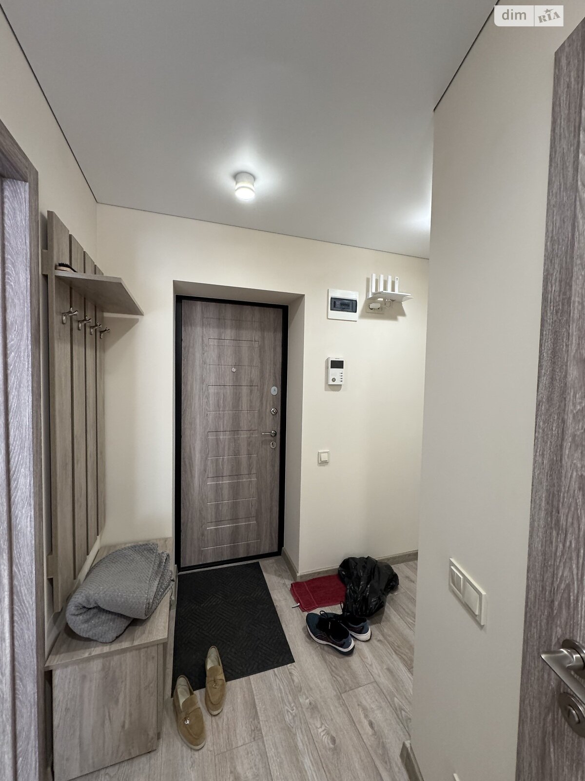 2-Room Apartment on Secheni Street with Separate Rooms and Balcony