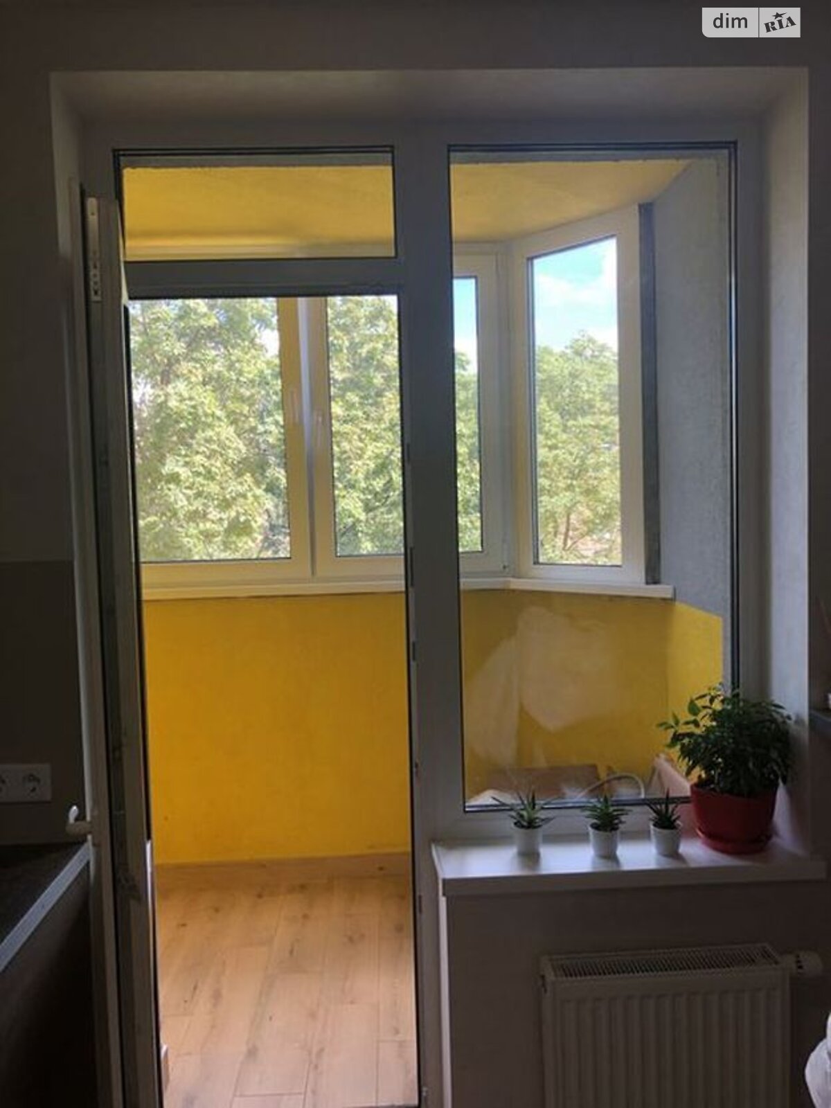1-Bedroom Apartment in Kyiv on Beresteiskyi Avenue with Modern Renovation