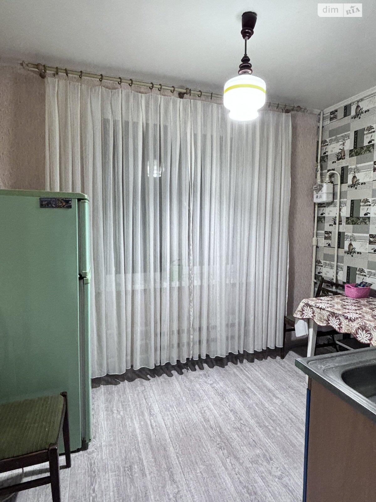 Walking distance to metro, clean apartment with fresh renovation