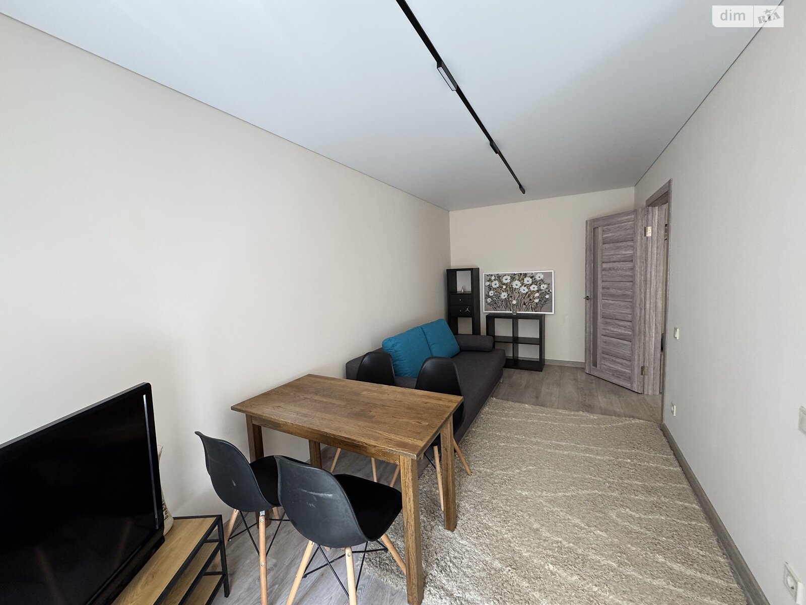 2-Room Apartment on Secheni Street with Separate Rooms and Balcony