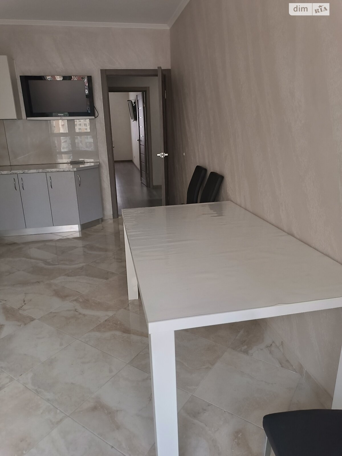 2-Bedroom Apartment with Modern Renovation and Full Amenities