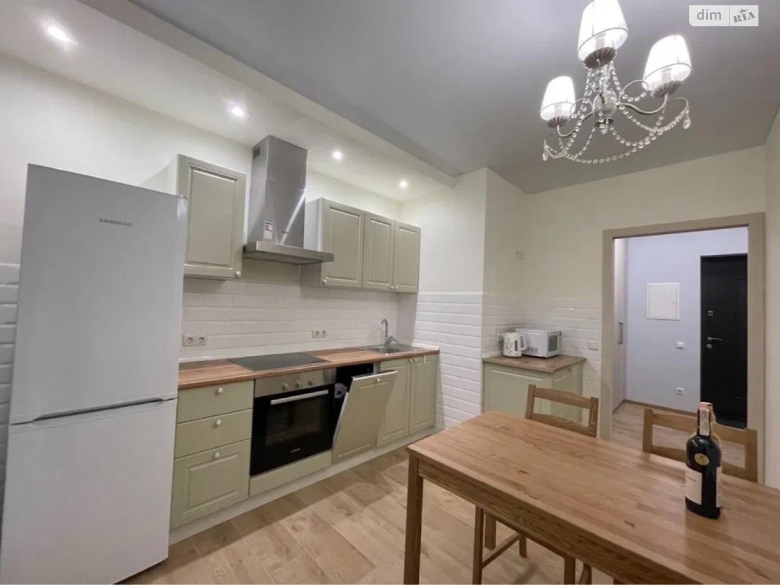 Cozy Apartment with Modern Design and Full Amenities