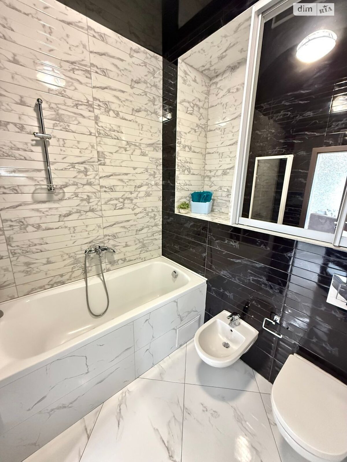 Elite 1-Bedroom Apartment in Obolonska Naberezhna, Parus Complex
