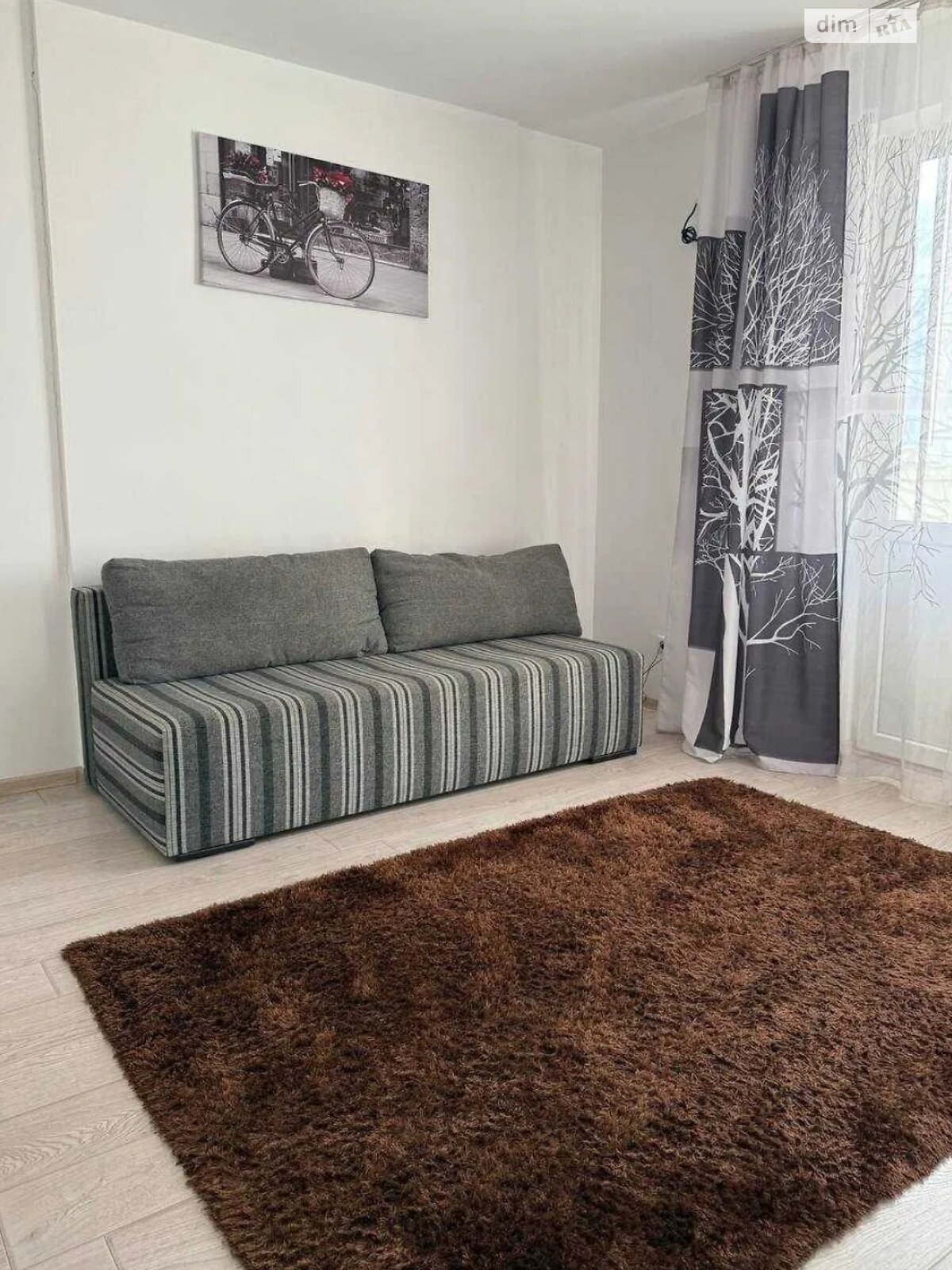 Bright, Modern Apartment with Convenient Layout