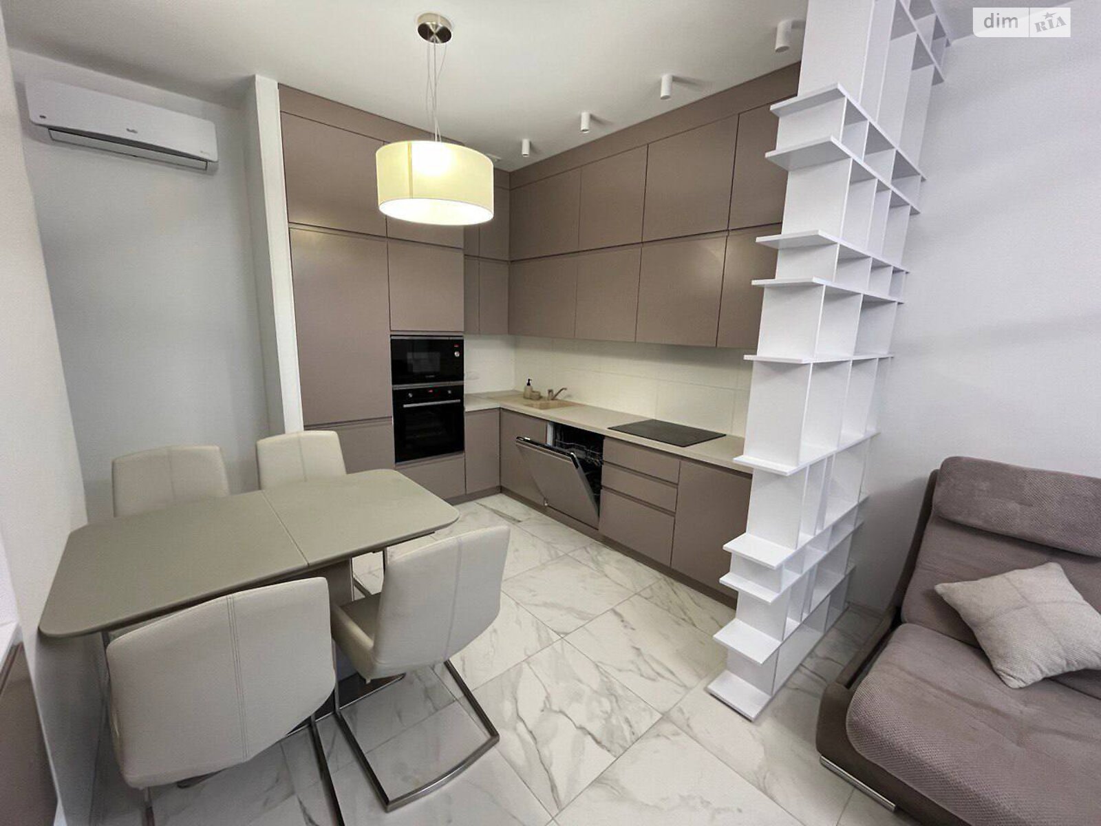 2-Room Apartment in Panorama Complex, Simferopol Street