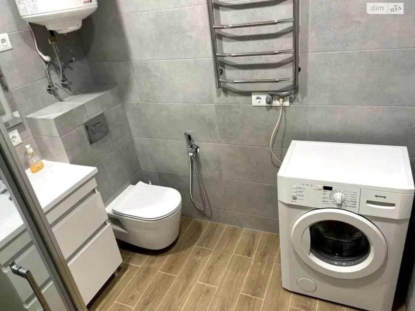 Fully Renovated Studio Apartment with Modern Amenities