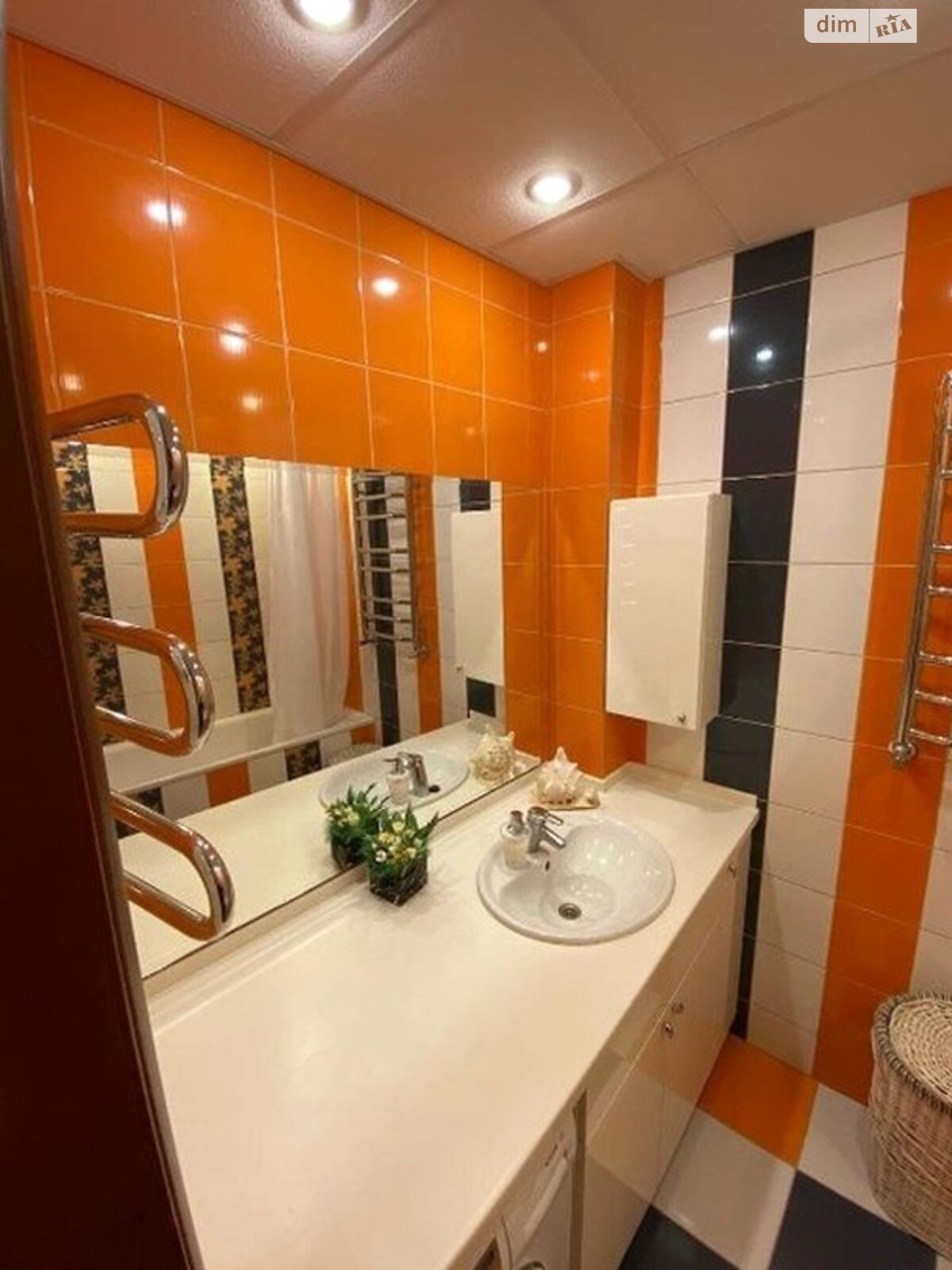 Spacious Two-Bedroom Apartment with Comprehensive Amenities
