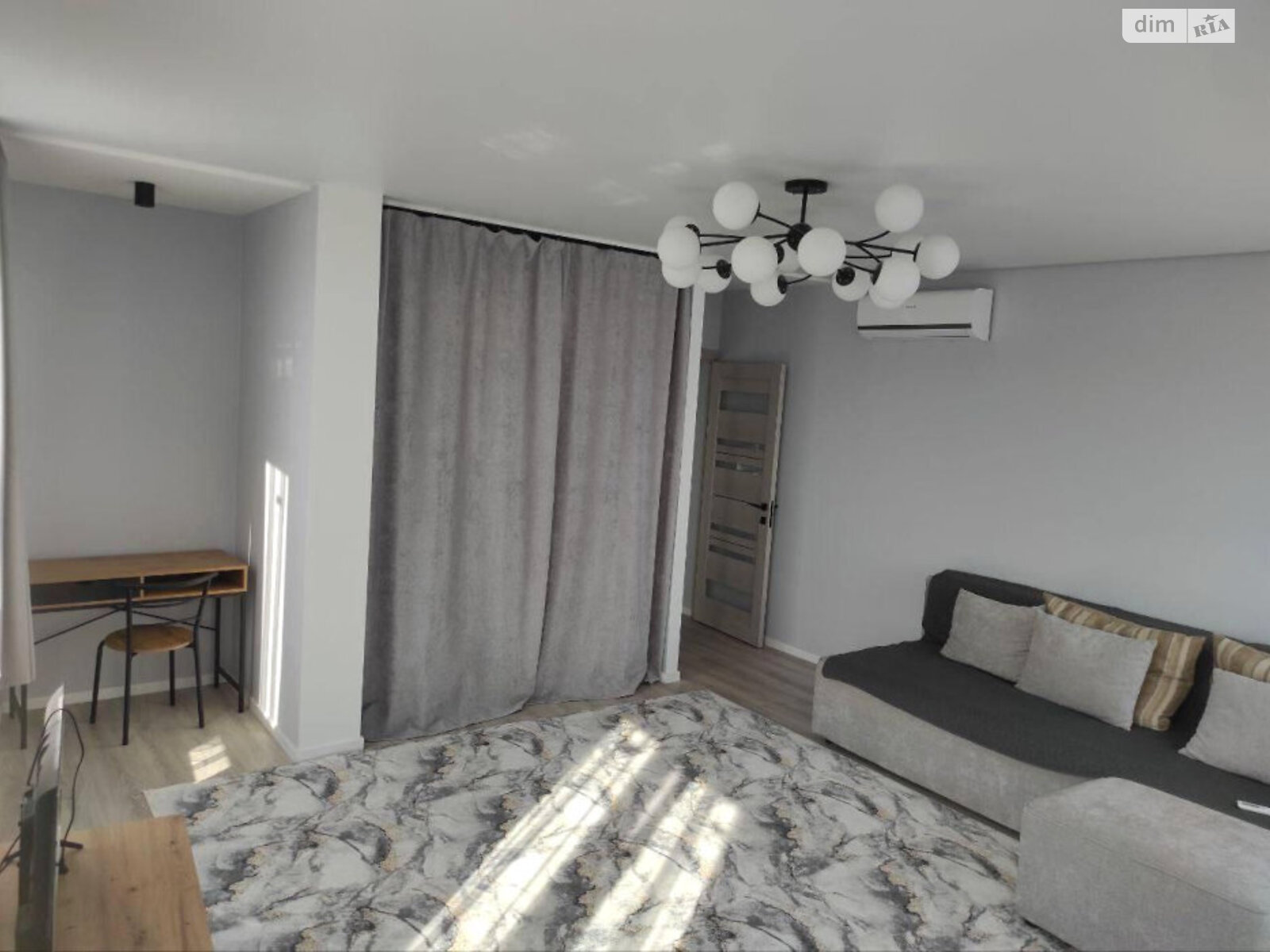 2-Room Apartment on Pedagogicheskaya Street with Designer Renovation