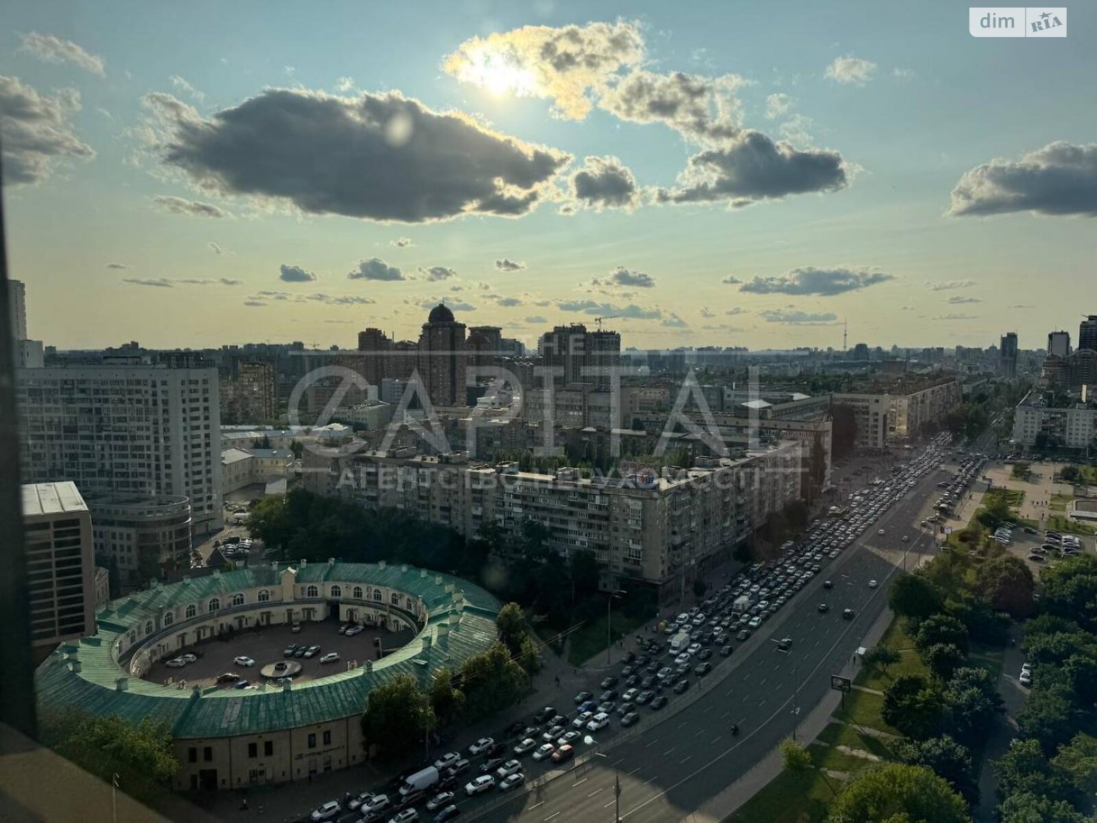 3-Bedroom Apartment in Kiev City Center with Panoramic View