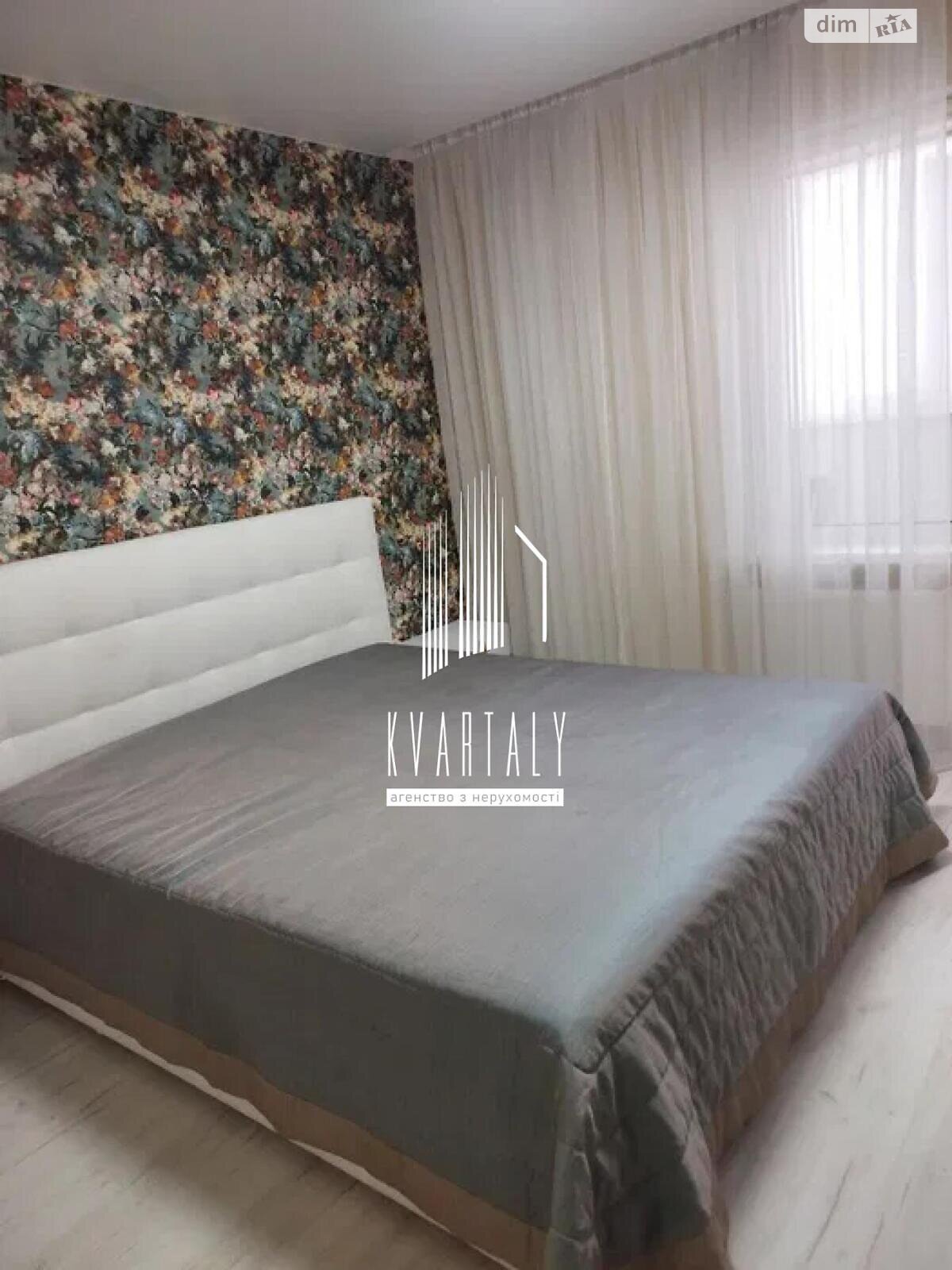 2-Room Apartment in The Lakes Complex, 23rd Floor, Modern Design
