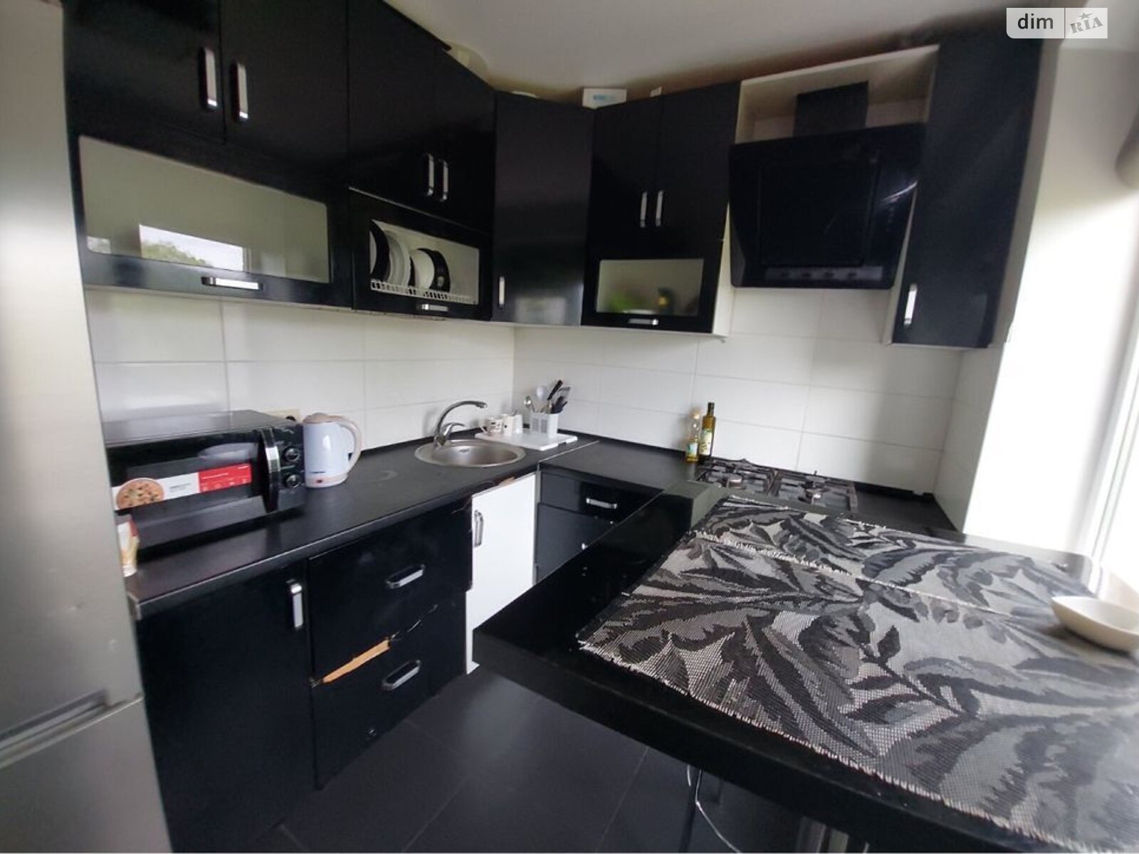 Long-term rental of a 3-room apartment on Almazna St.