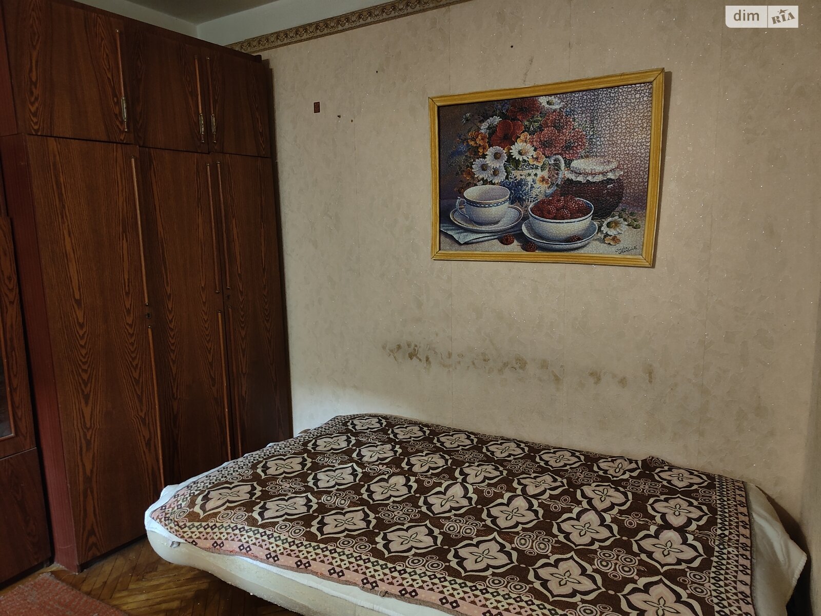 Two-room apartment near Armeyskaya metro, second floor
