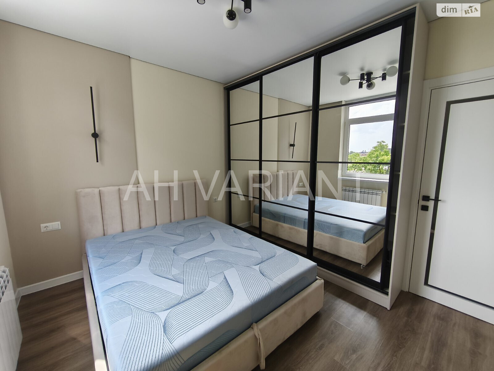 Stylish 1-bedroom apartment in Uzhhorod with modern renovation