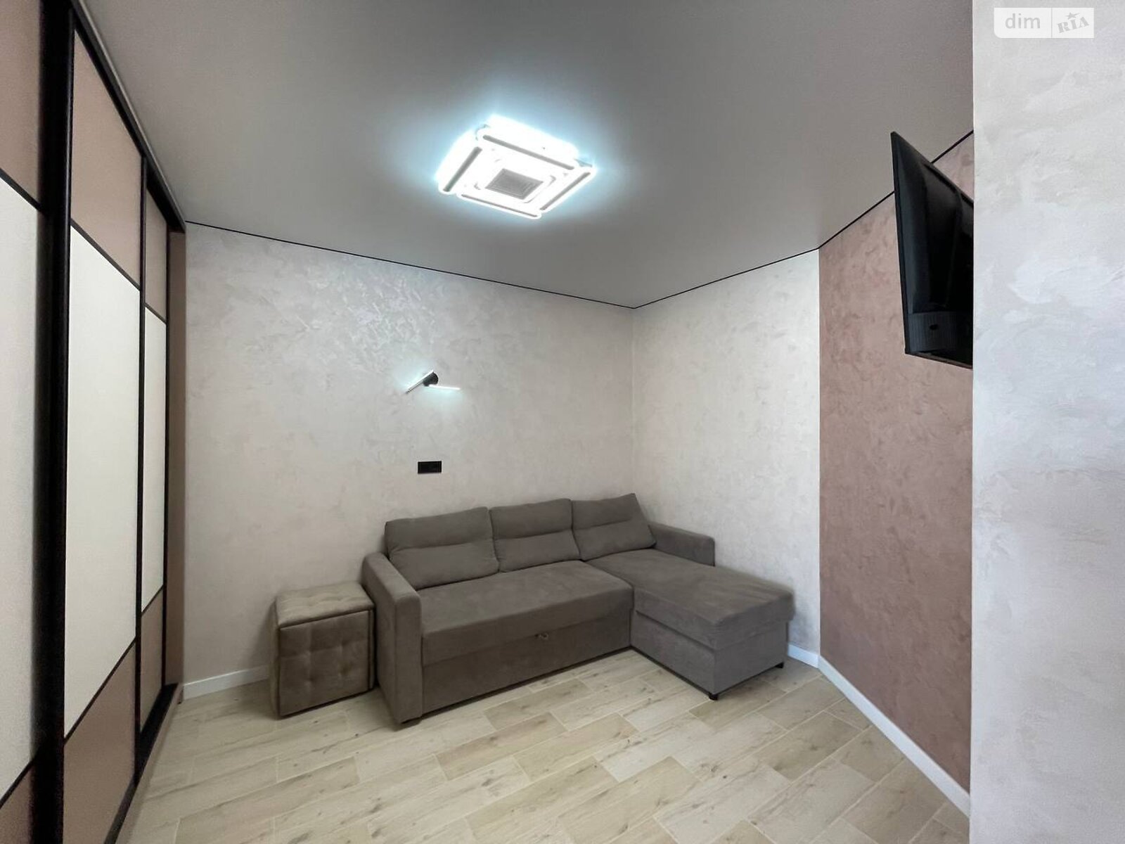 1-bedroom apartment with kitchen-living room in 5th Avenue complex
