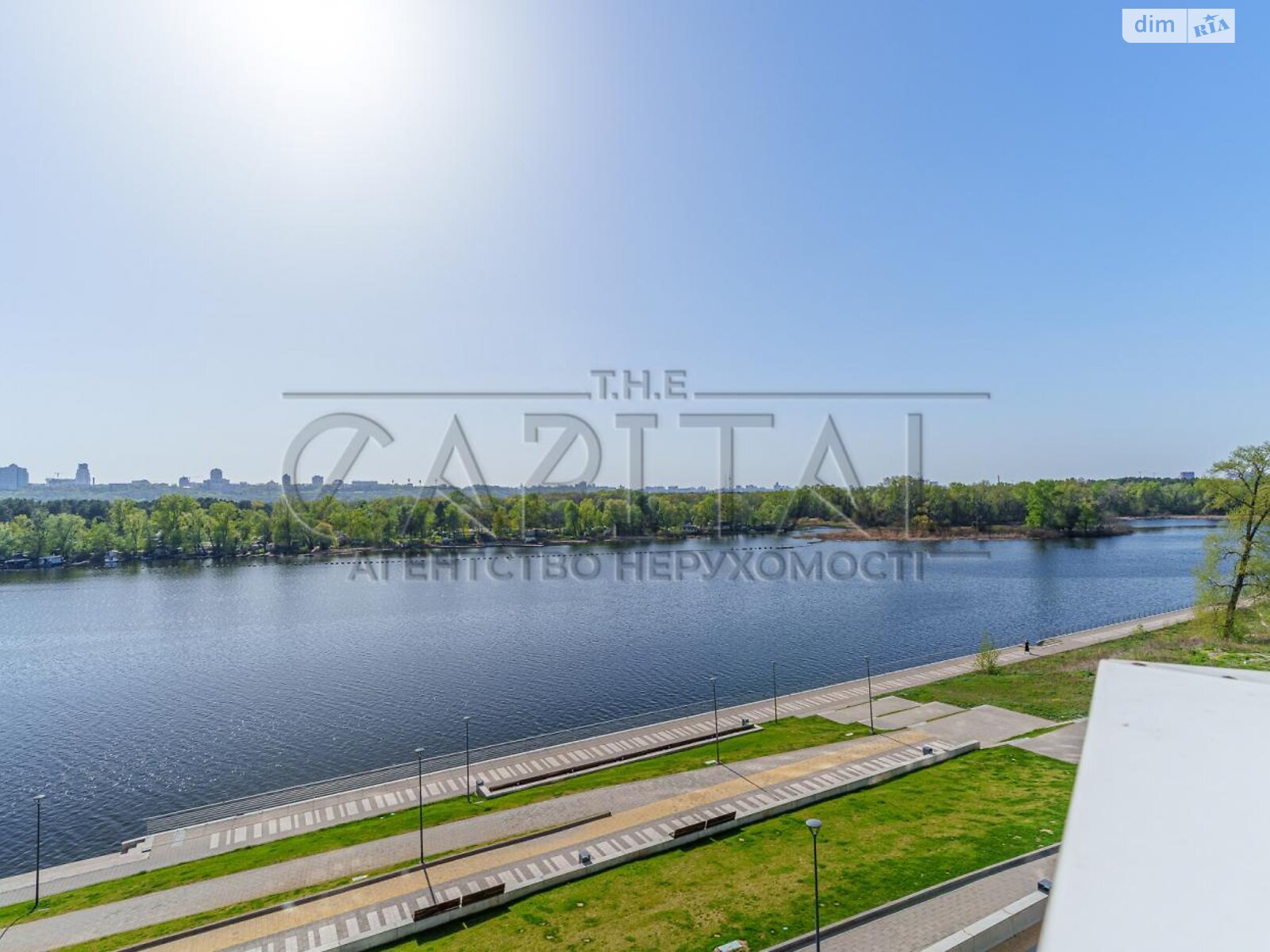 View apartment in Rusanovskaya Harbor residential complex with a view of the Dnieper