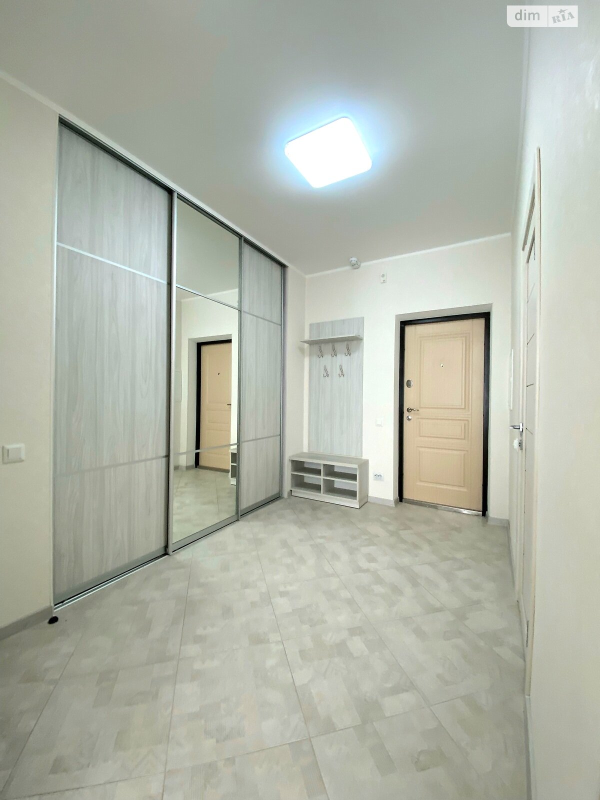 Spacious 1-Bedroom Apartment near Demiivska Metro with Modern Renovation