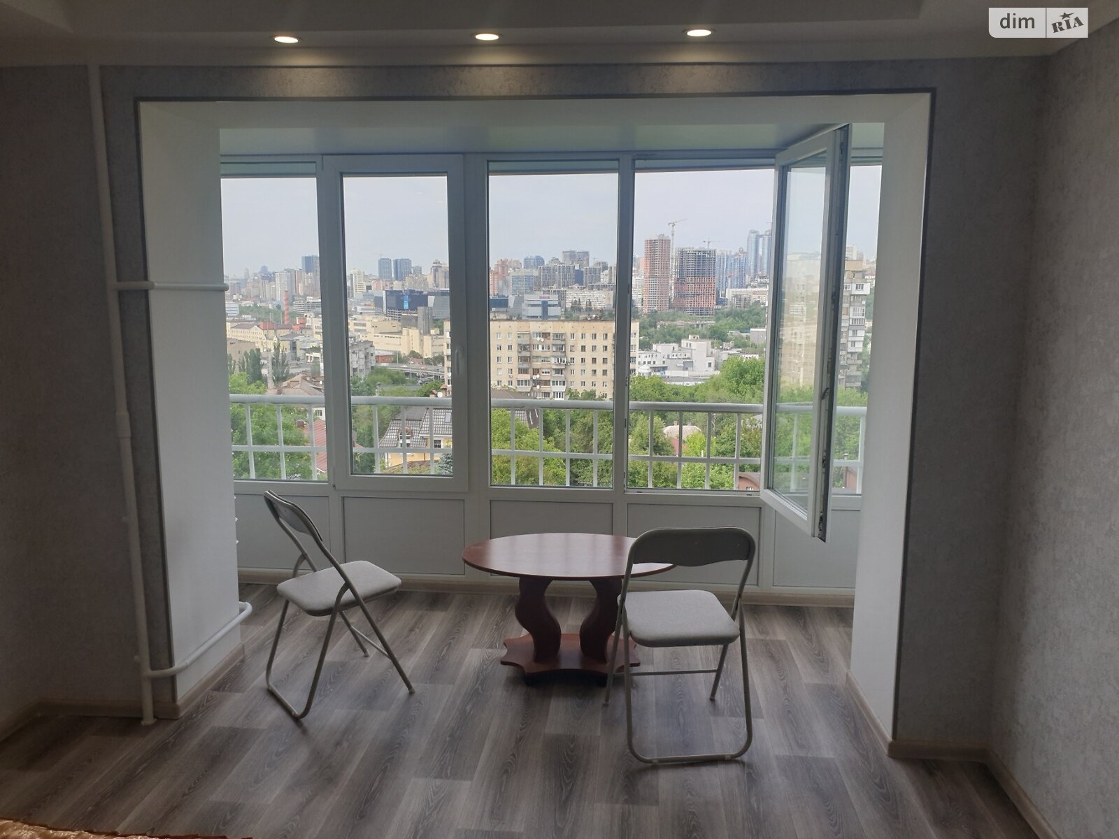 3-room apartment with Euro renovation near Demeyivska metro