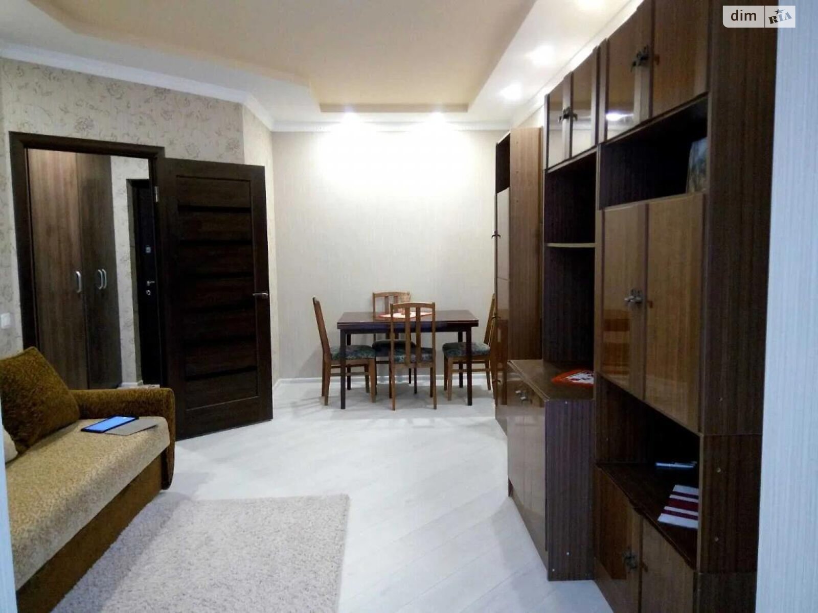 Spacious 1-Bedroom Apartment near Victoria Gardens