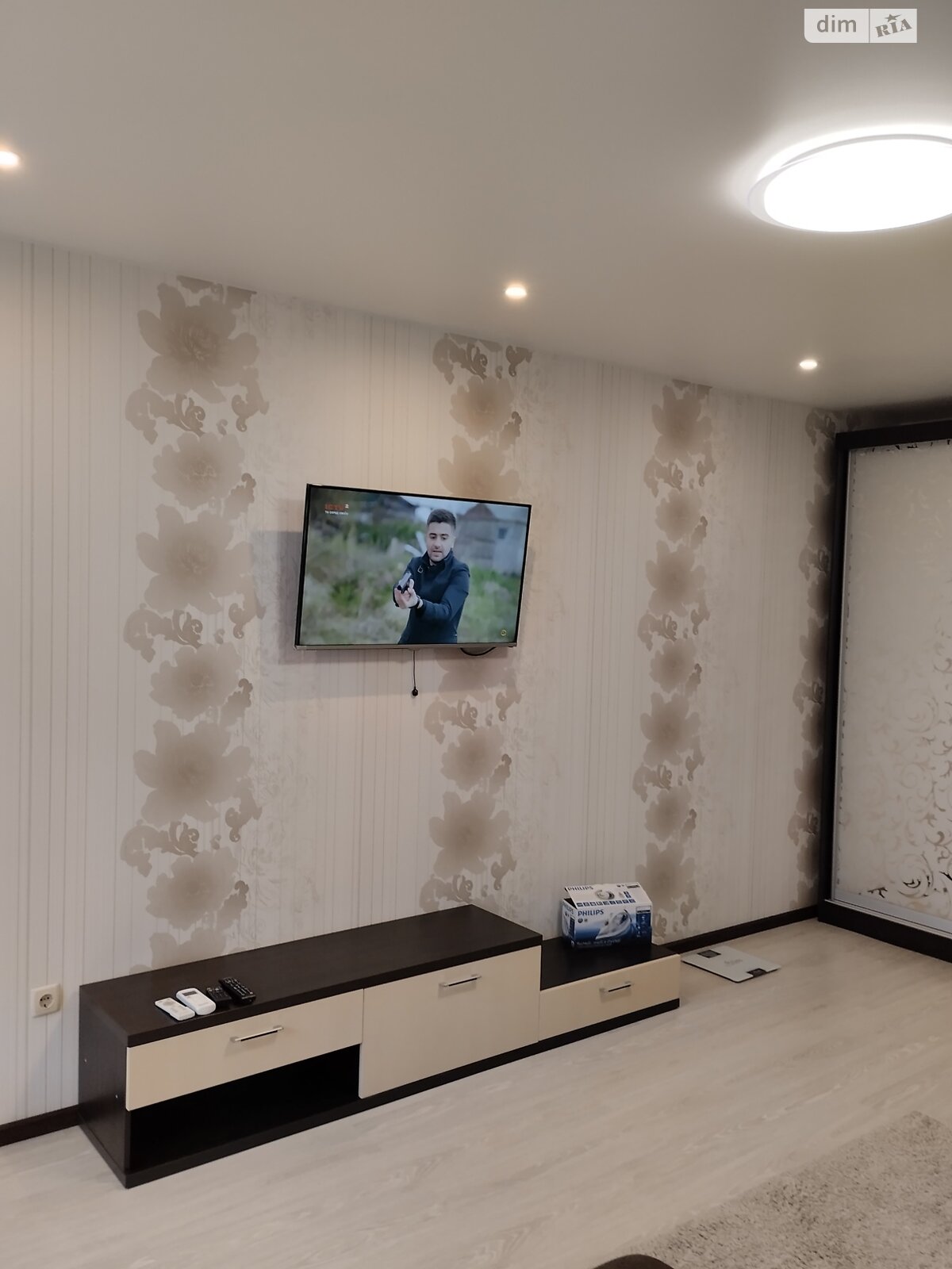 Spacious 1-bedroom apartment in city center with modern renovation