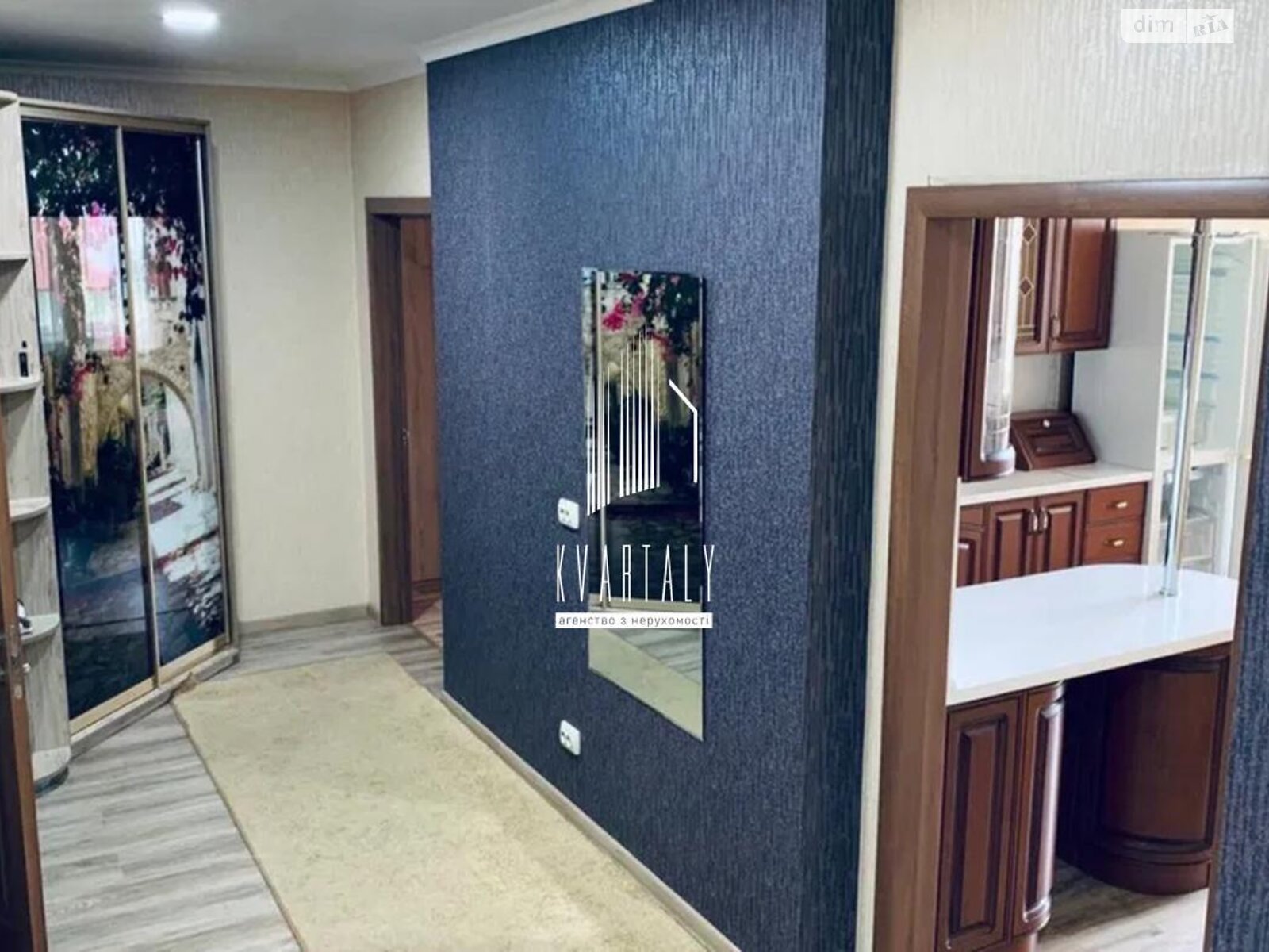 2-Room Apartment on Oleny Pchilky Street, 8th Floor, Well-Equipped