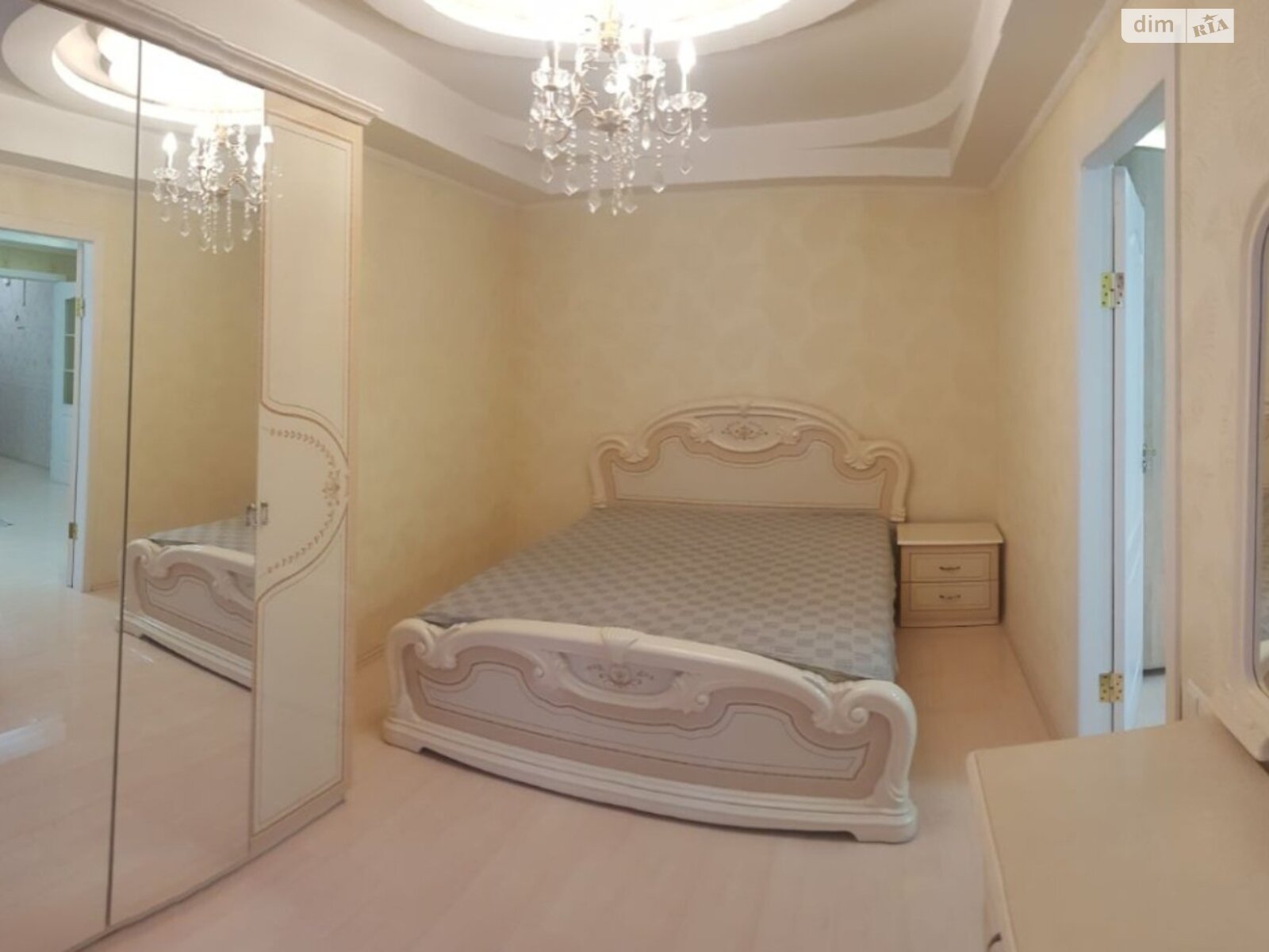 Простора 2-кімнатна квартира на вулиці Б. Хмельницького, комфортна та повністю мебльована