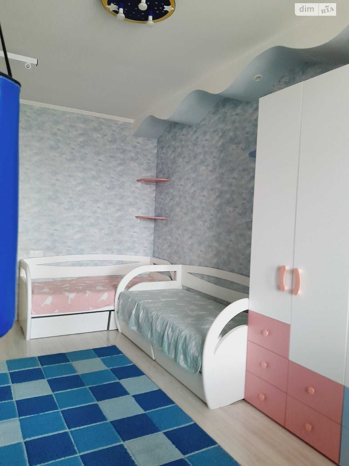 3-Room Apartment in Lipinka Residential Complex, Quiet and Secure Location