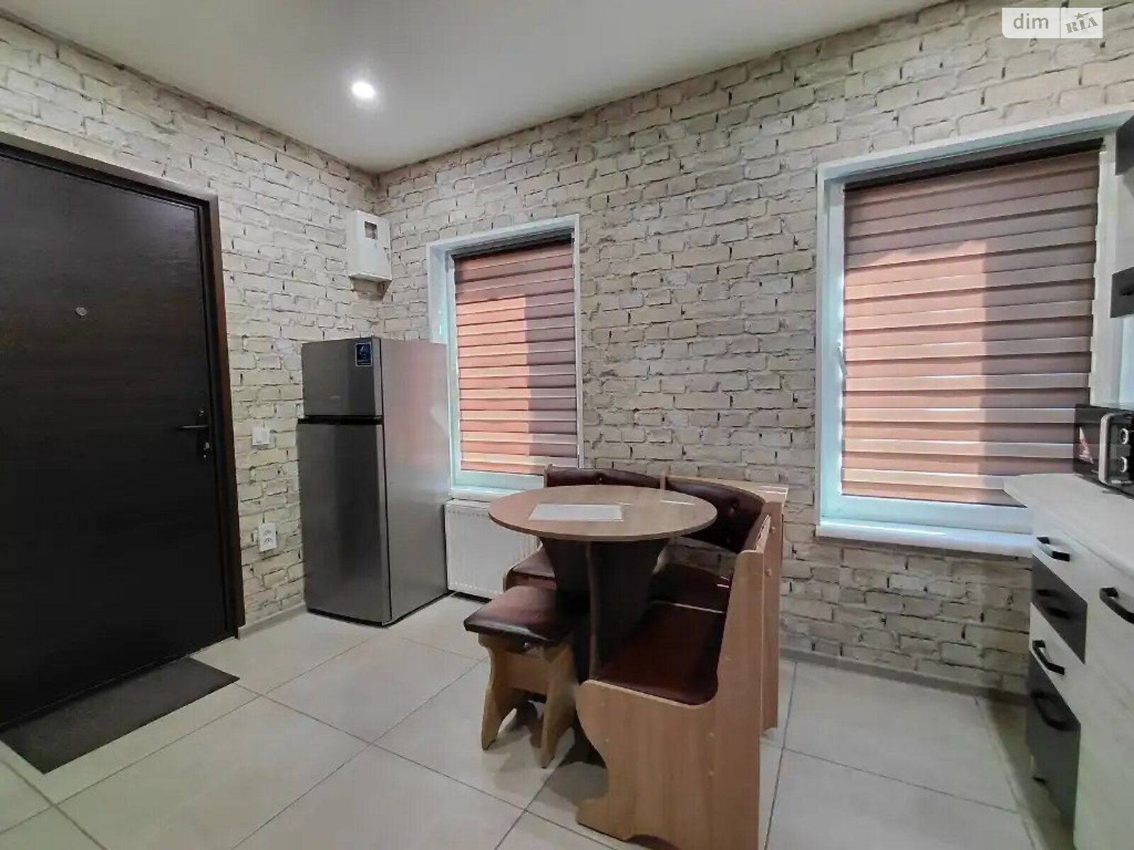 2-Room Apartment on Voskresenska Street