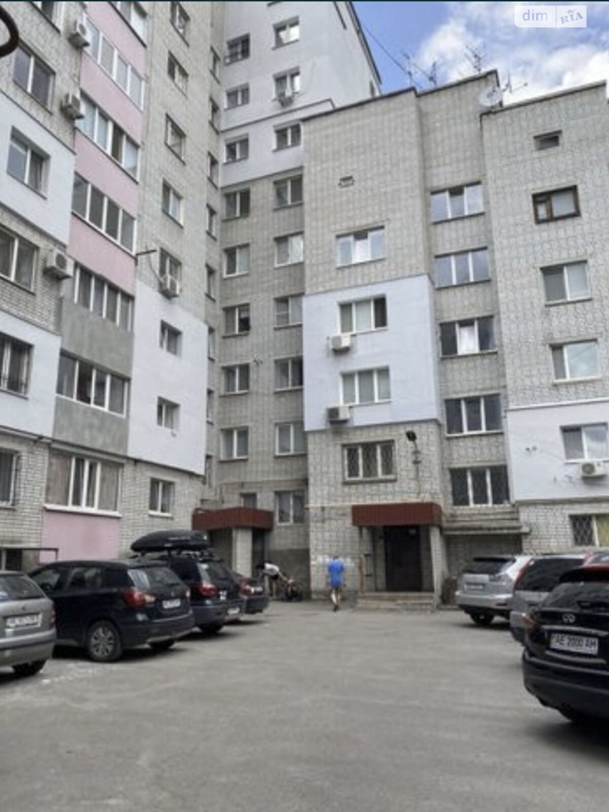 Дүкен орталығына жақын престижді аудандағы 3 бөлмелі пәтер