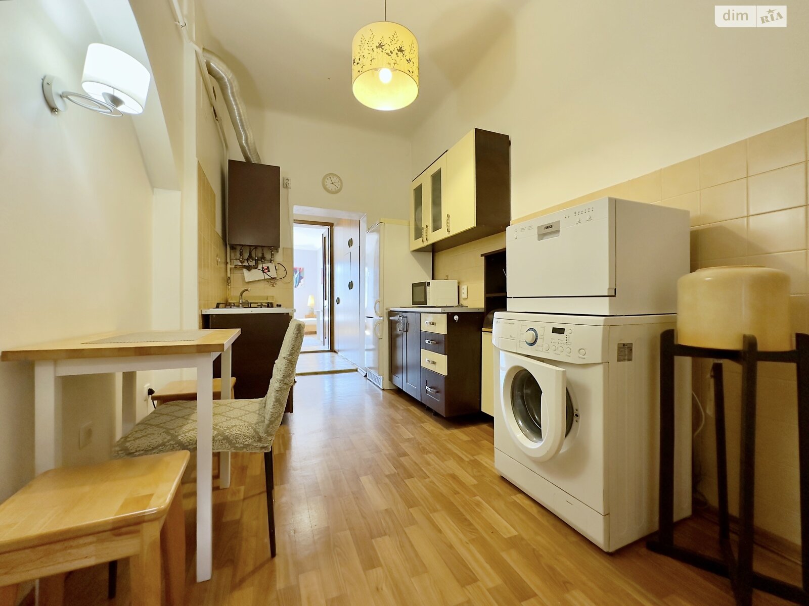 Spacious 1-bedroom apartment in City Center near Puppet Theater