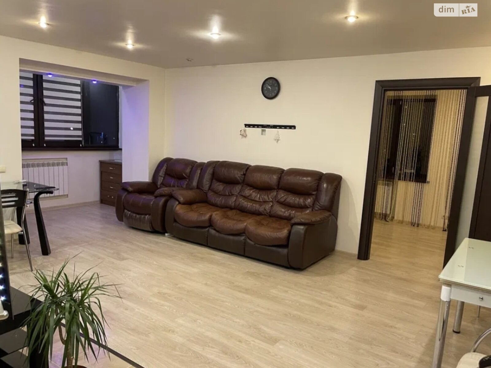 Spacious Apartment near Dnipro River, Convenient Location