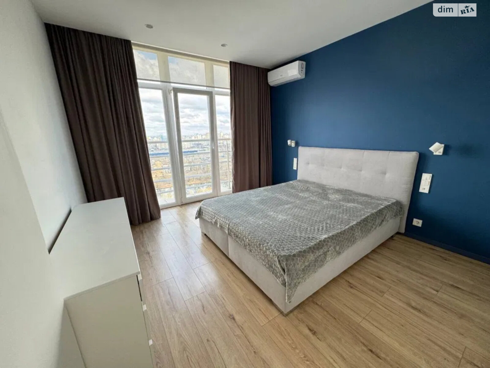 2-Bedroom Apartment in Yaskravyi Complex, 25th Floor, Fully Furnished