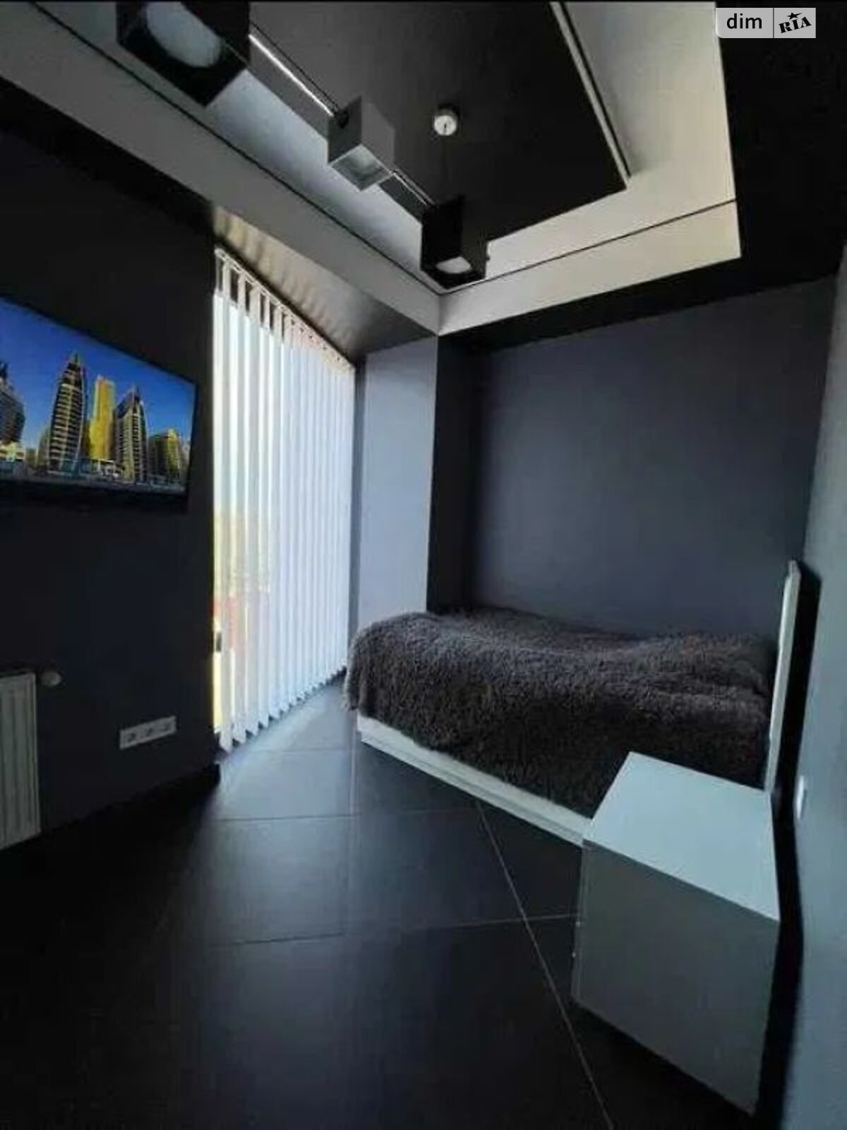 Luxury 3-Room Apartment in City Center with Dnipro River View