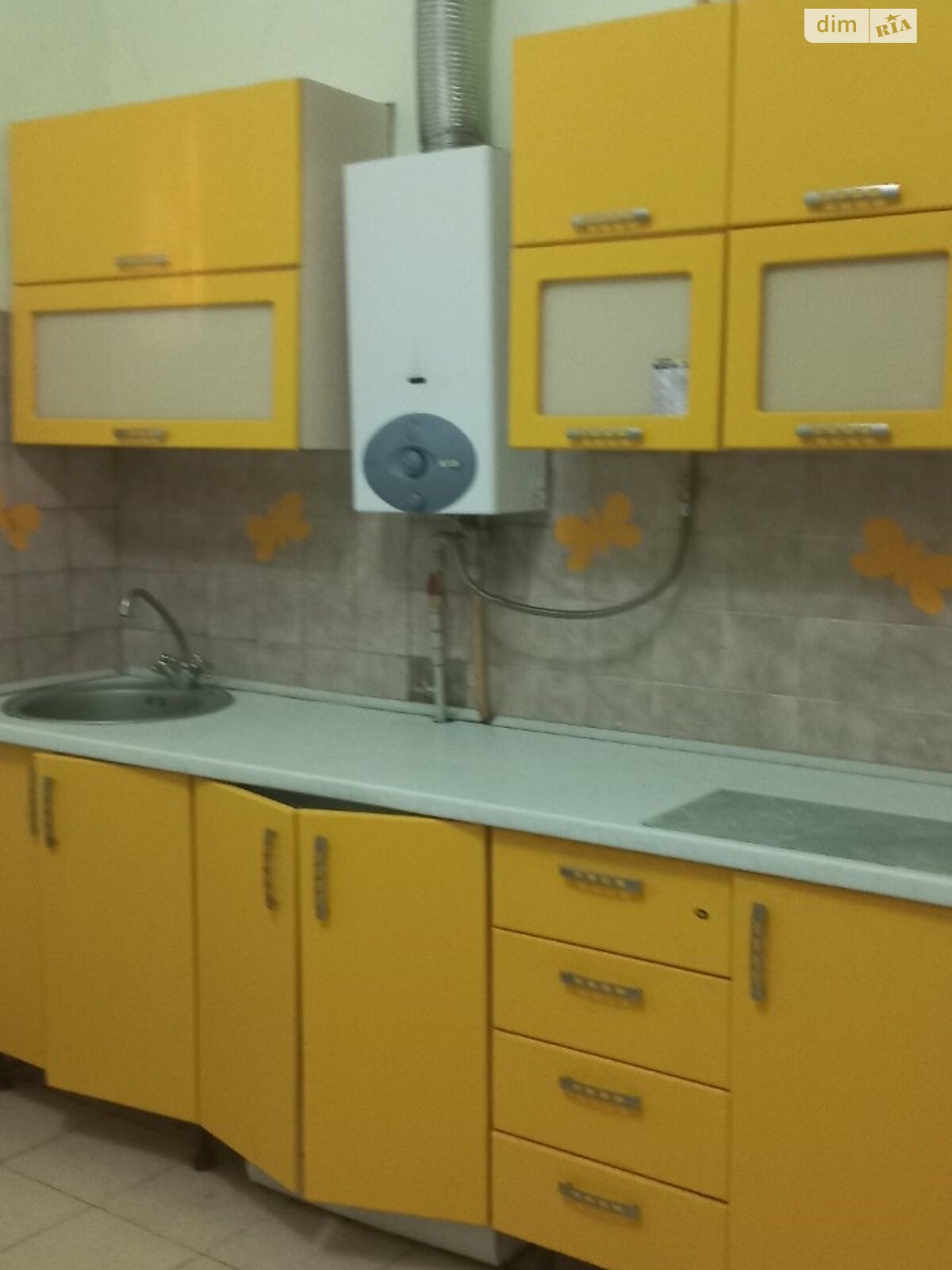 4-Room Apartment in City Center near New Market and Park