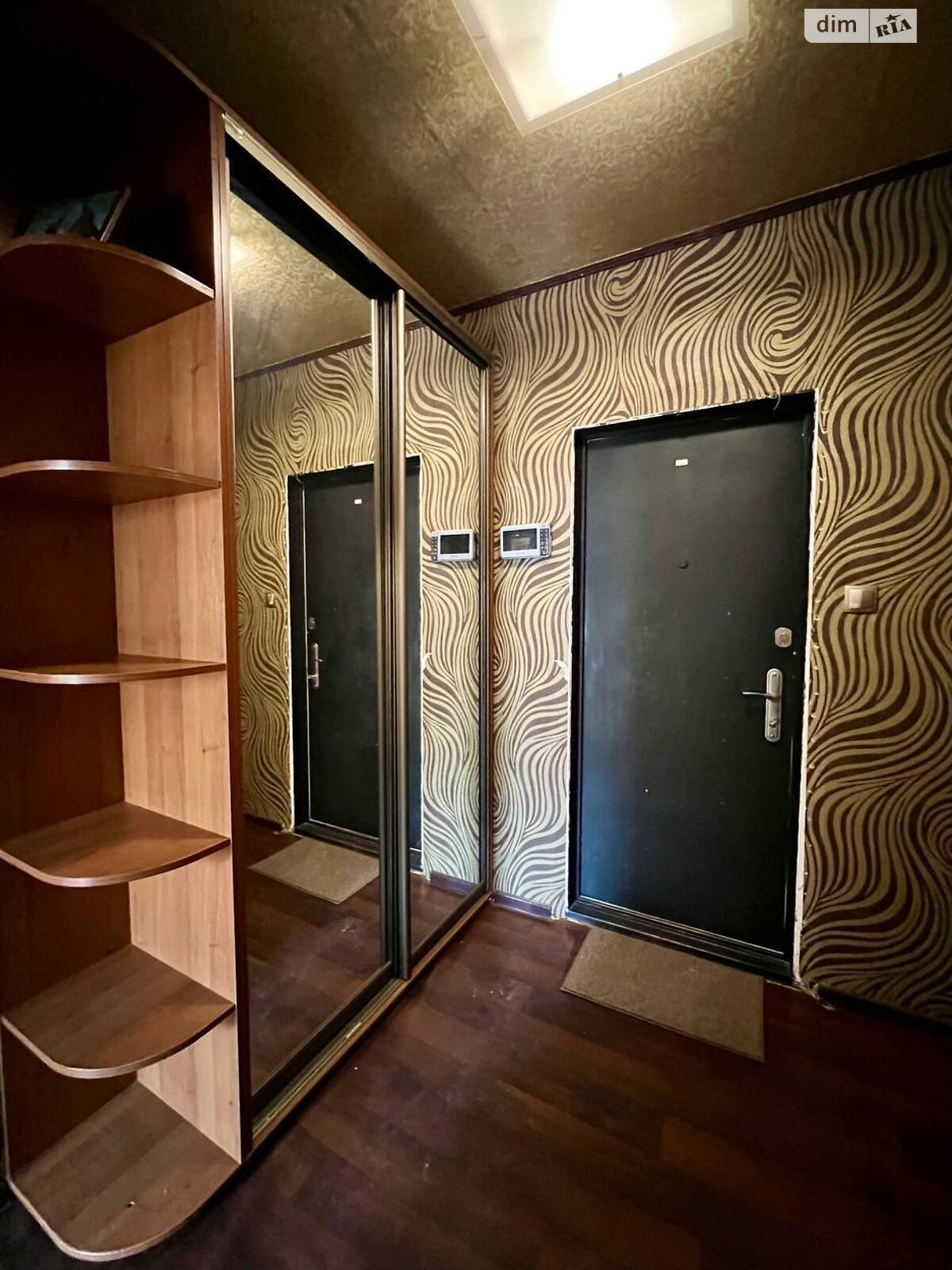 1-Room Apartment at Druzhby Narodov 237 with Full Amenities