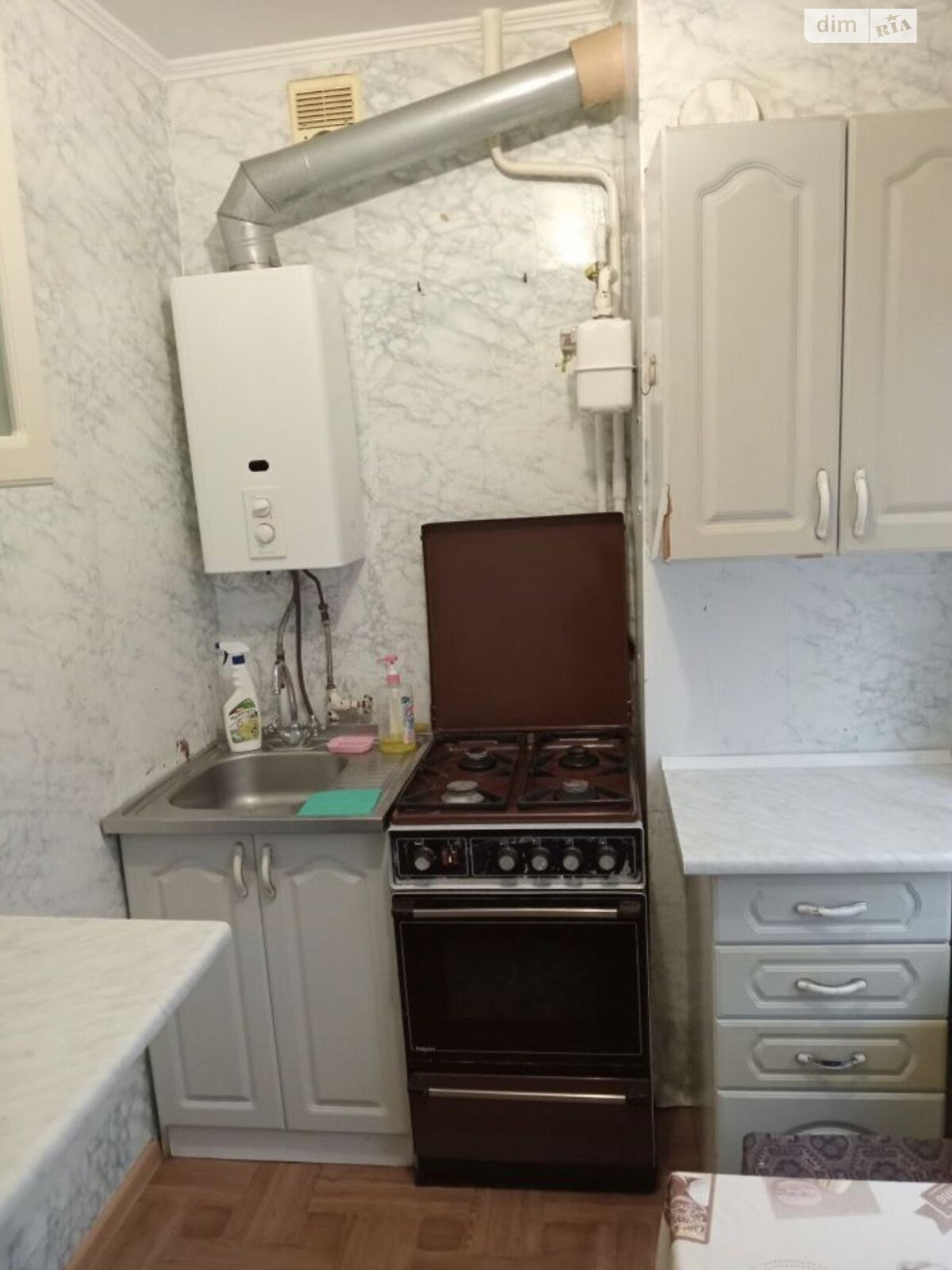 3-Room Apartment in Rakovo District with Convenient Location