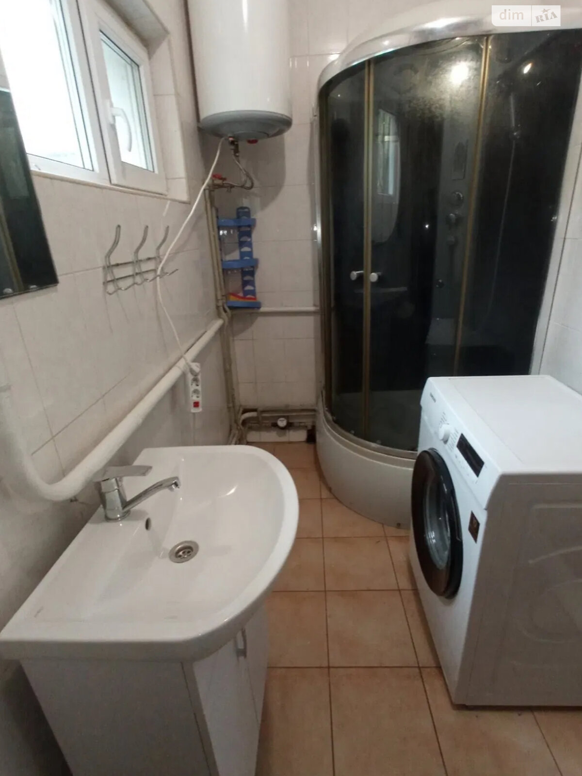 1-Room Apartment near Oboinyi Market, Borshchahivka