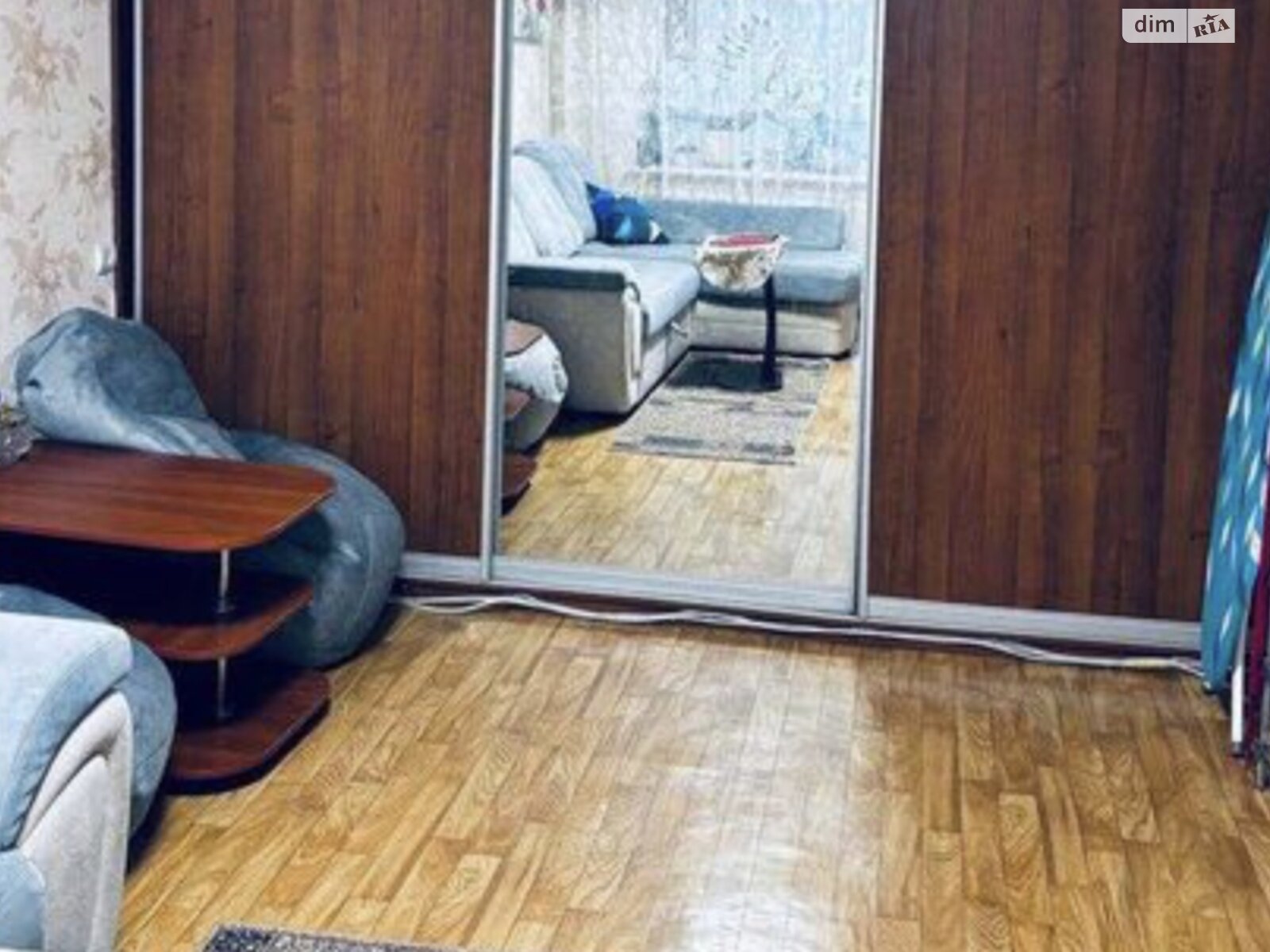 2-Room Apartment on Pobedy with Parking, Child-Friendly