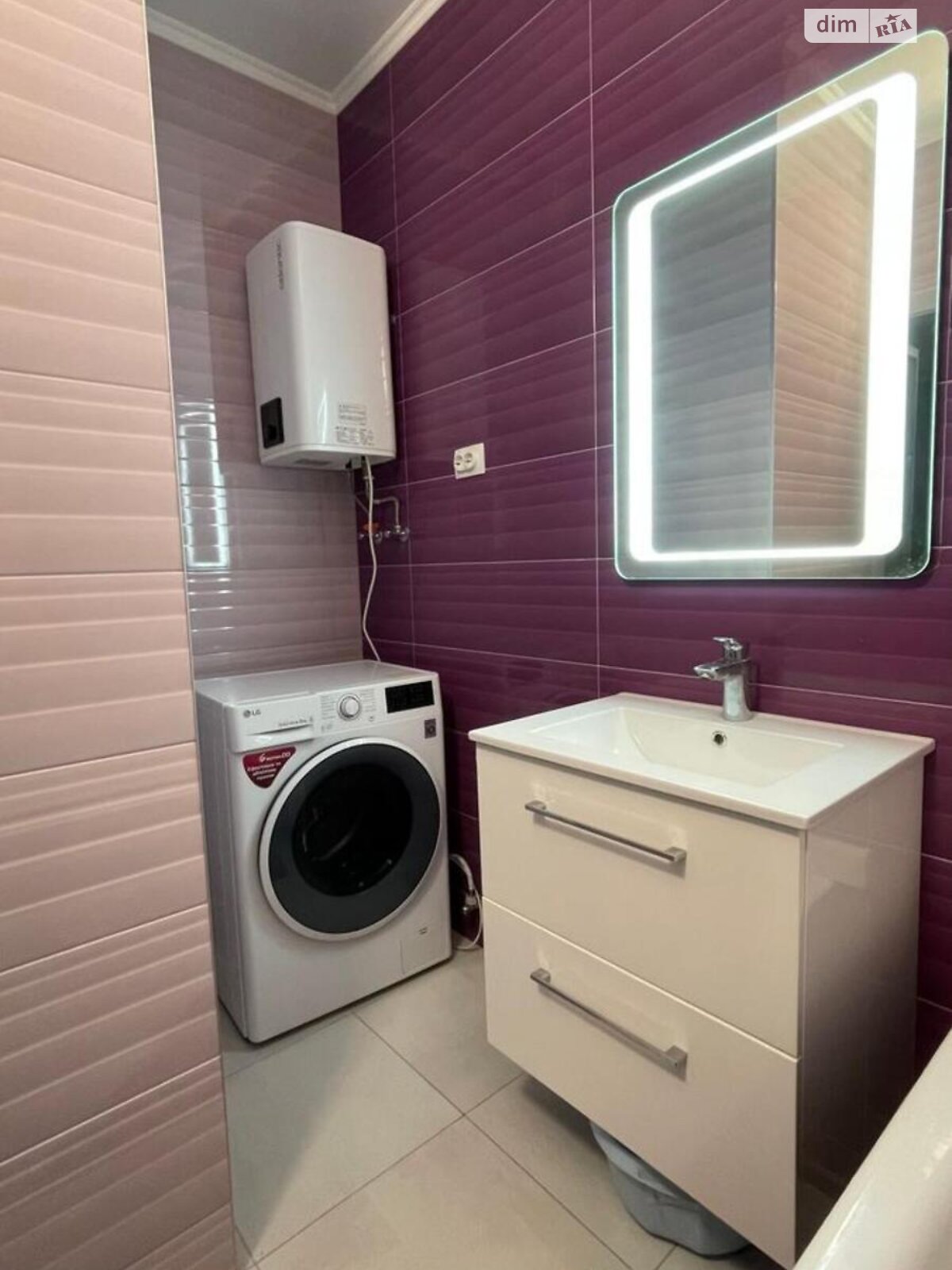 Renovated Apartment with Modern Amenities and Comfortable Design