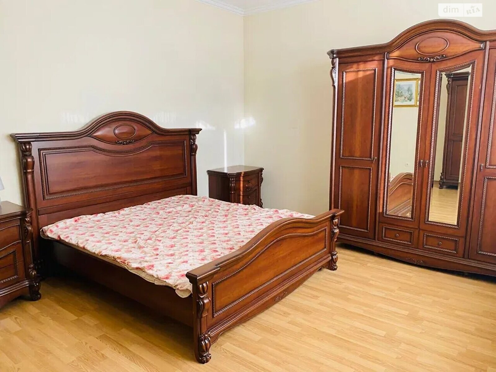 2-Room Apartment with Designer Renovation near City Center