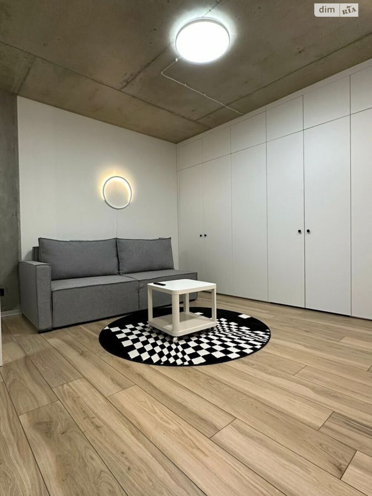 Spacious Studio Apartment with Separate Bedroom and Kitchen
